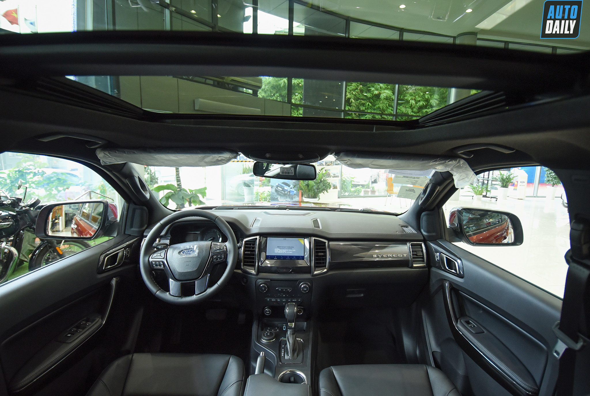 Ảnh chi tiết Ford Everest 2021 giá từ 999 triệu đồng tại Việt Nam 5.jpg