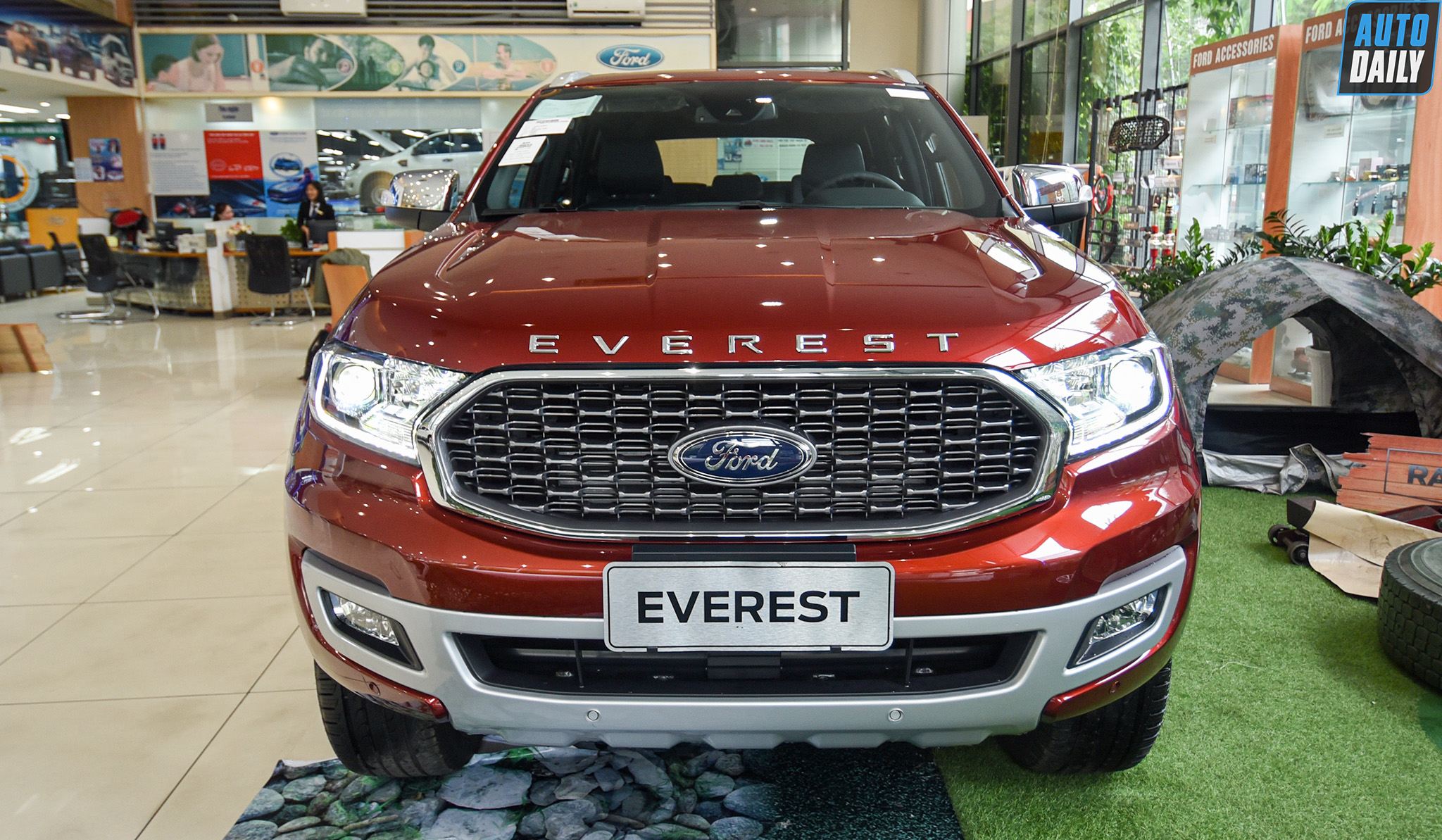 Ảnh chi tiết Ford Everest 2021 giá từ 999 triệu đồng tại Việt Nam 7.jpg