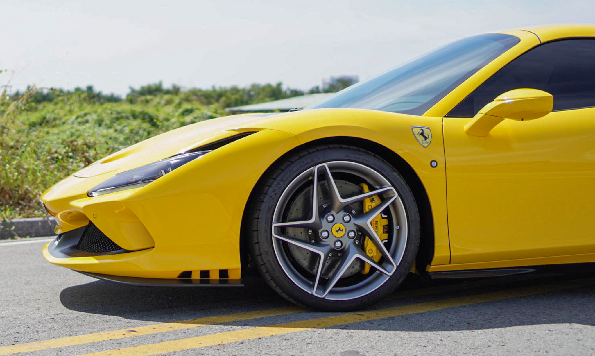 Cận cảnh Ferrari F8 Spider giá triệu USD tại Việt Nam f8-tributo-6.jpg