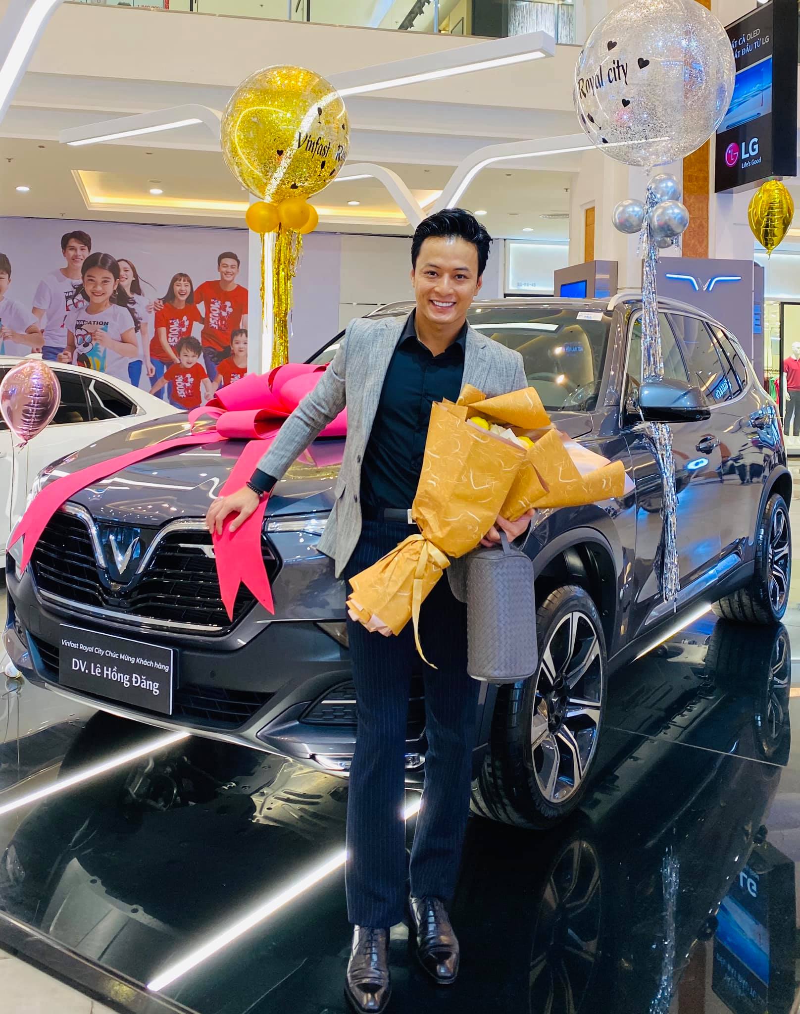 Diễn viên Hồng Đăng tậu VinFast Lux SA2.0 vinfast-1.jpg