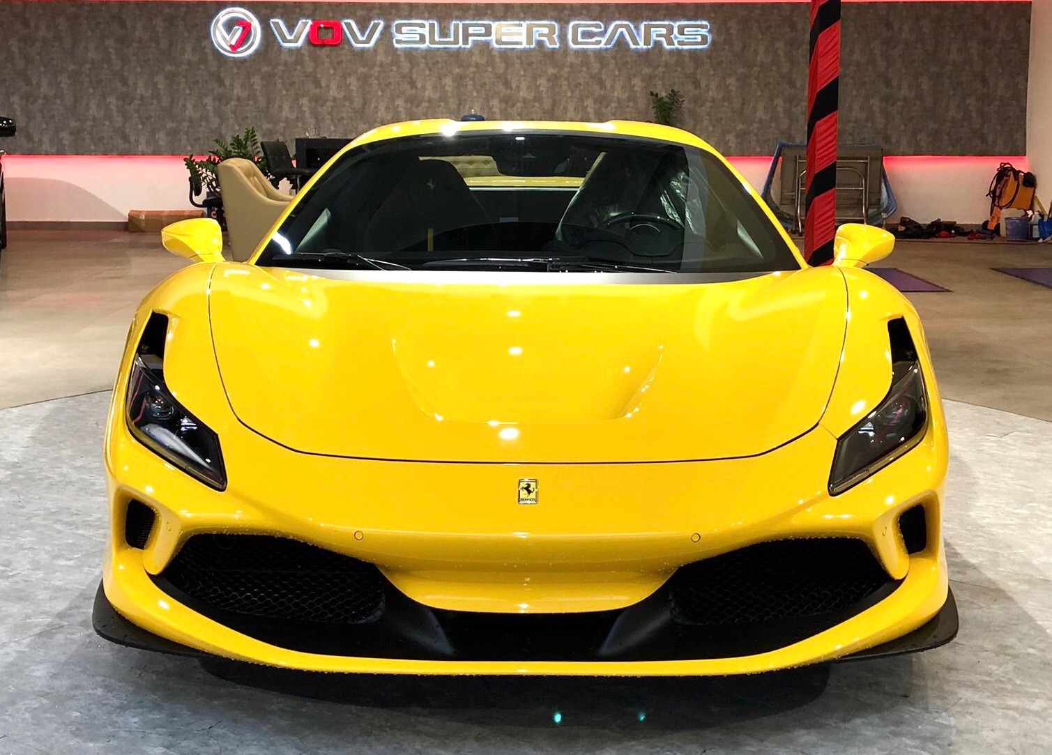 Cận cảnh Ferrari F8 Spider giá triệu USD tại Việt Nam img-3317.JPG