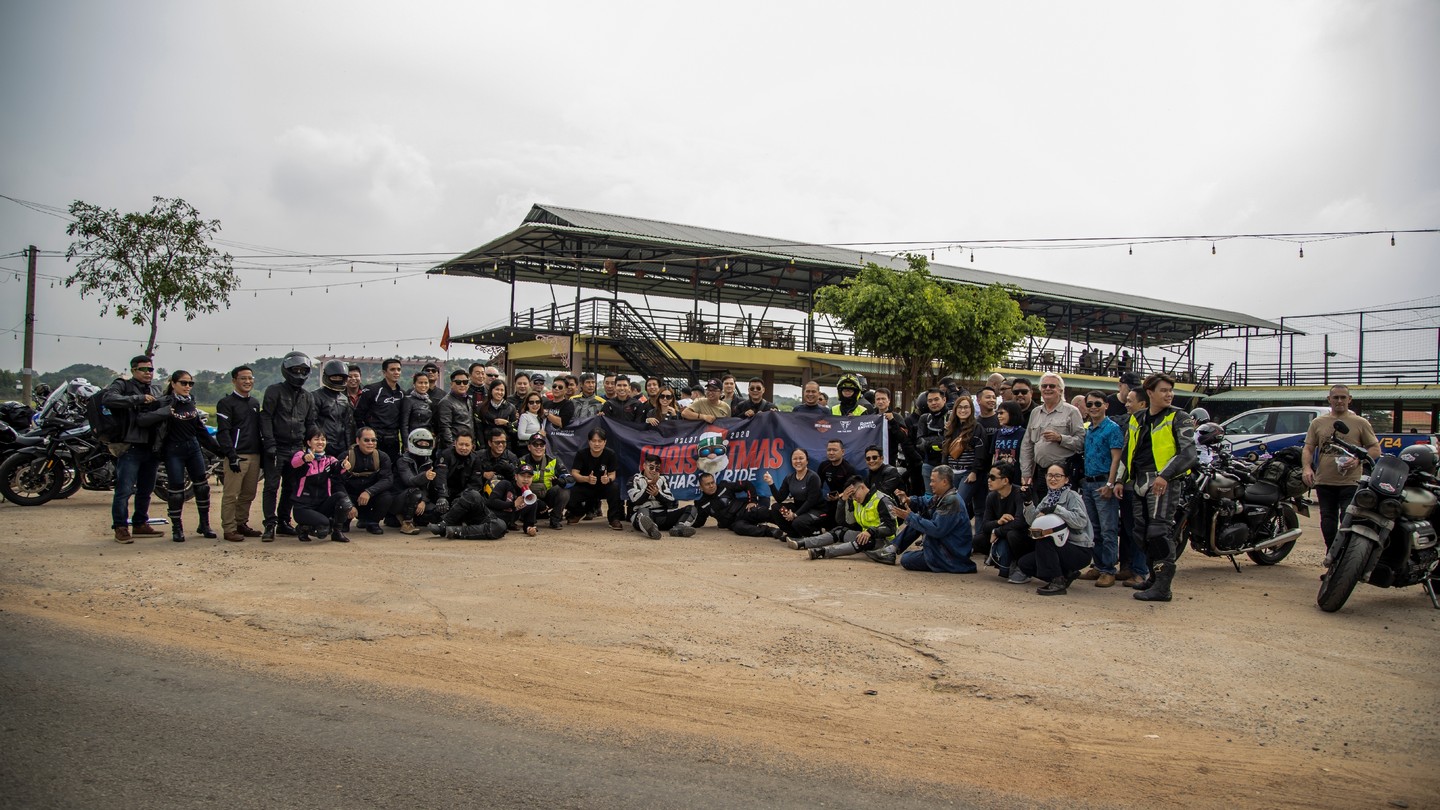 Christmas Charity Ride 2020 – Hành trình thiện nguyện lớn nhất năm 2020 Triumph-Royal-Enfield (3).jpg