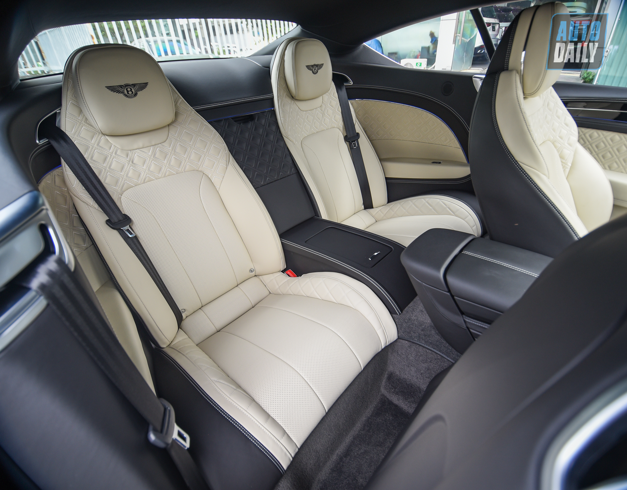 Tất tần tật về Bentley Continental GT V8 2020 thứ 2 tại Việt Nam dsc-4705.jpg