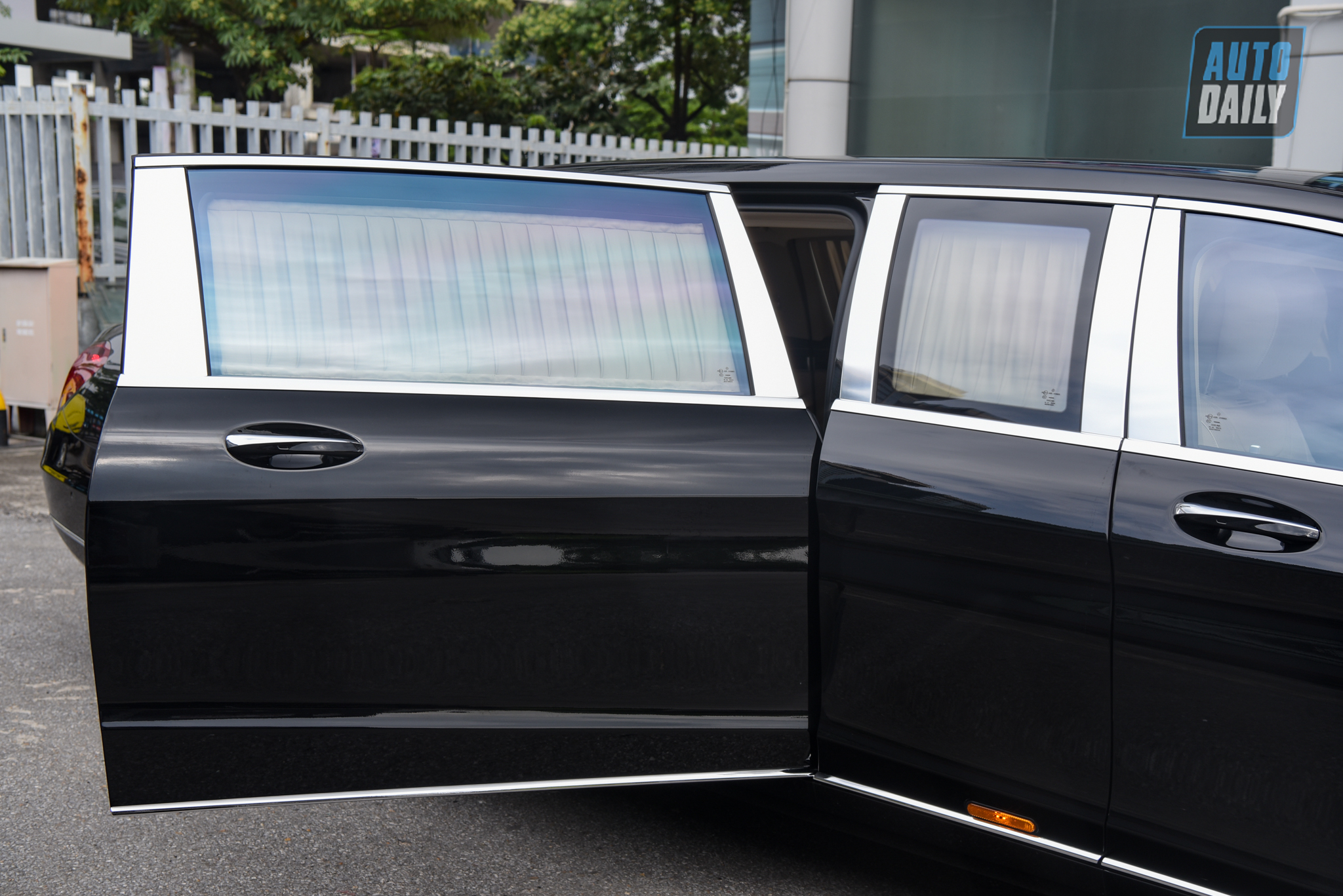 Ảnh chi tiết Mercedes-Maybach S650 Pullman 2020 đầu tiên tại Việt Nam dsc-0854.jpg