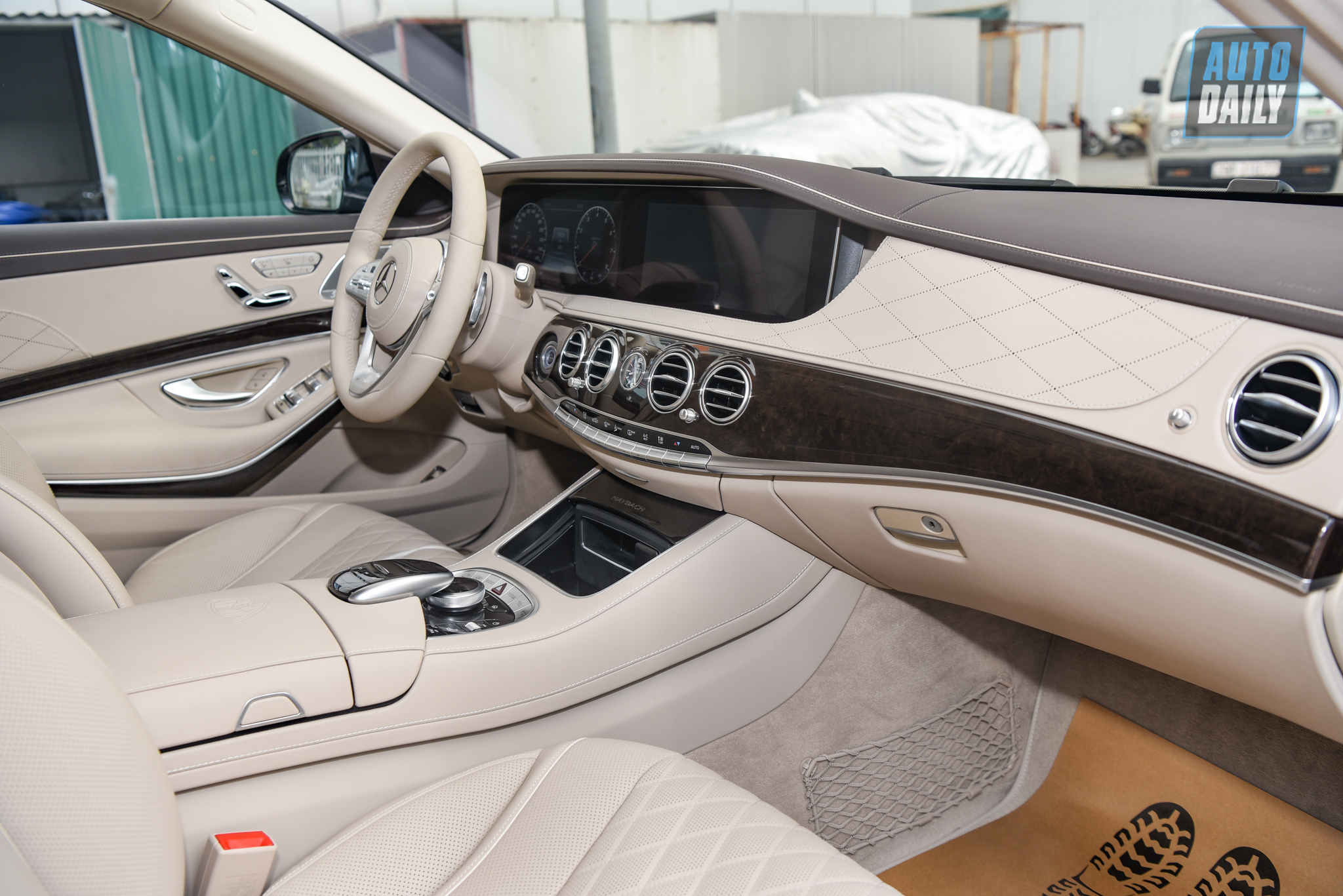 Limousine siêu sang cho 'Chủ tịch' Mercedes-Maybach S650 Pullman đẳng cấp cỡ nào? dsc-0859.jpg