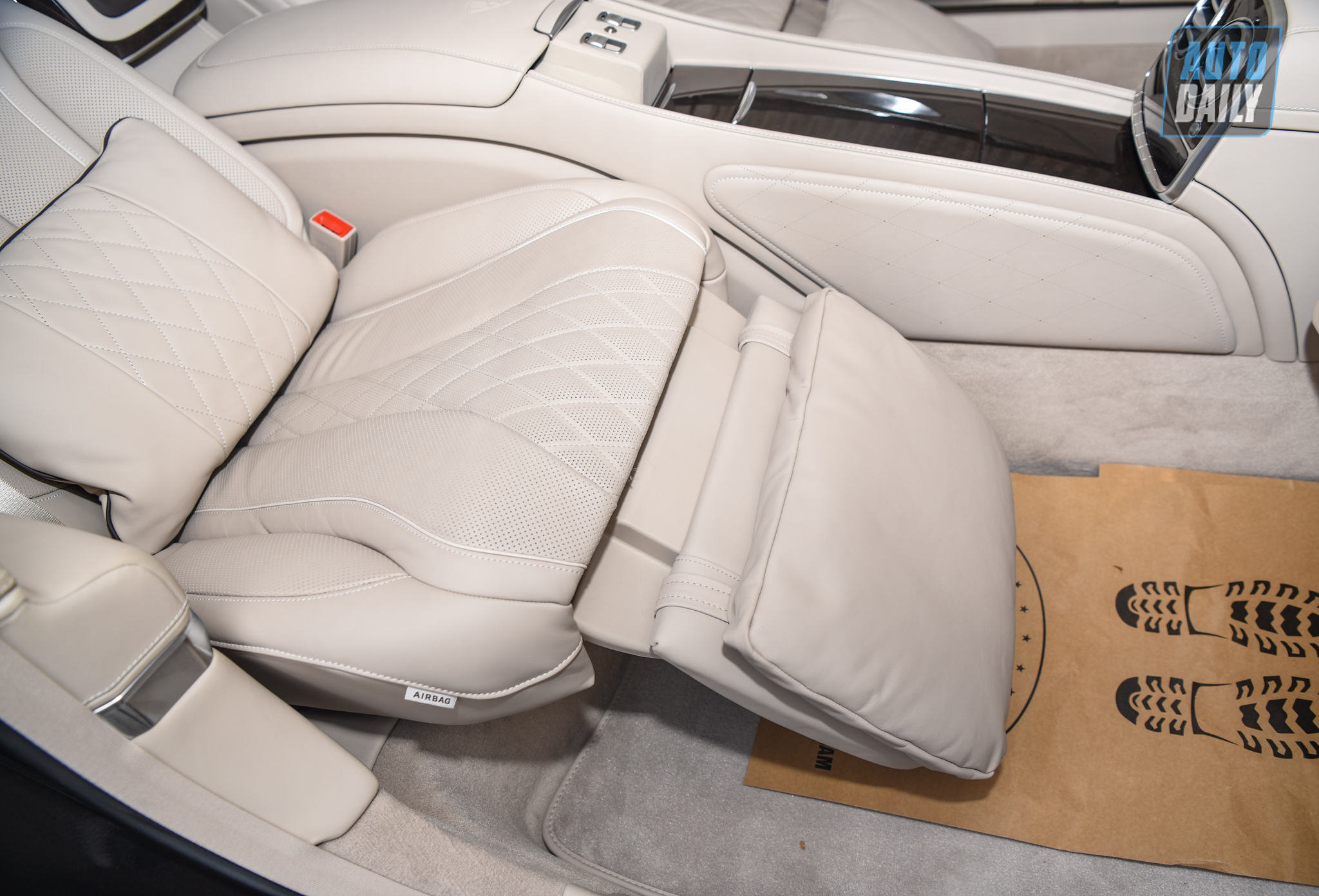 Limousine siêu sang cho 'Chủ tịch' Mercedes-Maybach S650 Pullman đẳng cấp cỡ nào? dsc-0880.jpg