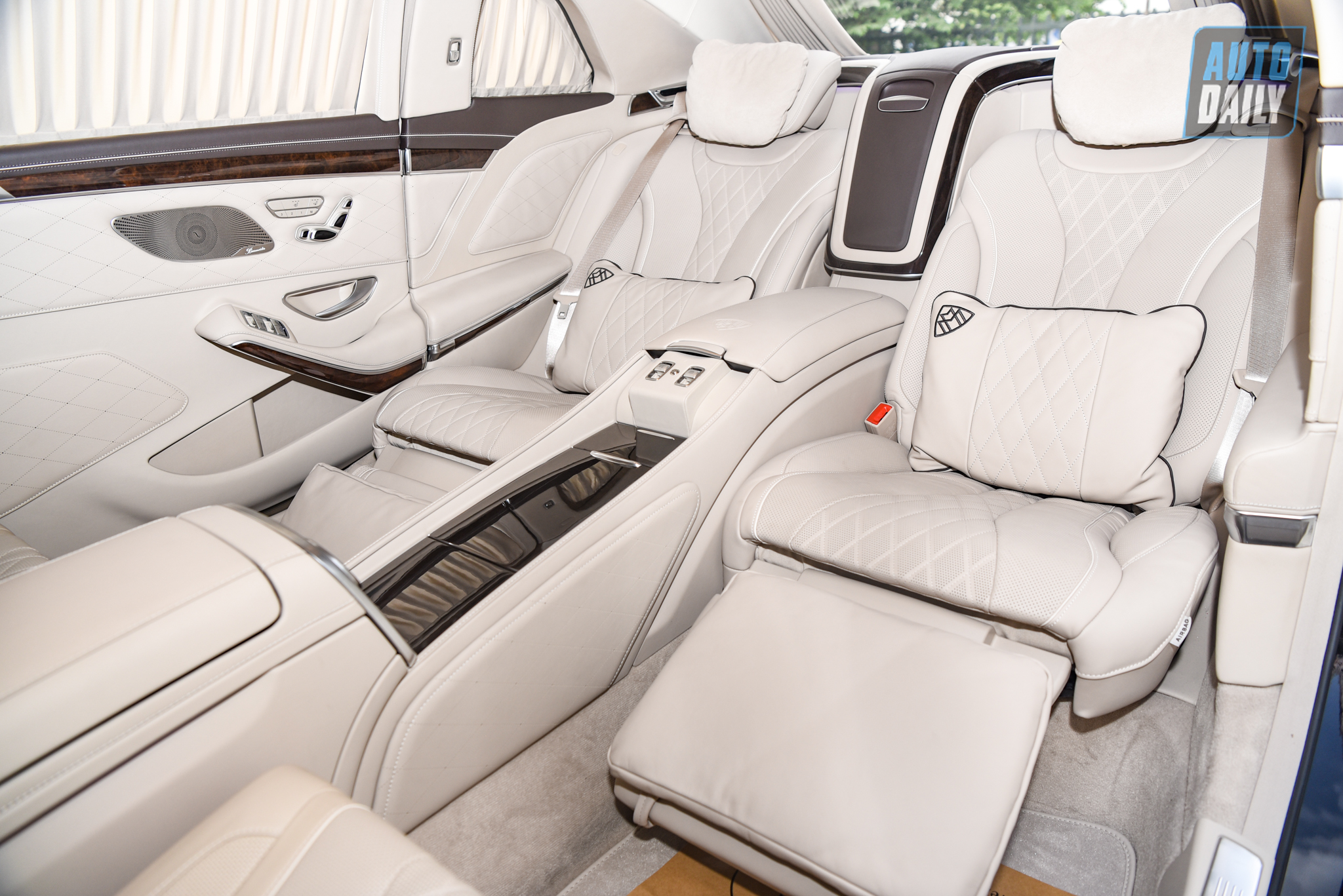 Limousine siêu sang cho 'Chủ tịch' Mercedes-Maybach S650 Pullman đẳng cấp cỡ nào? dsc-0893.jpg
