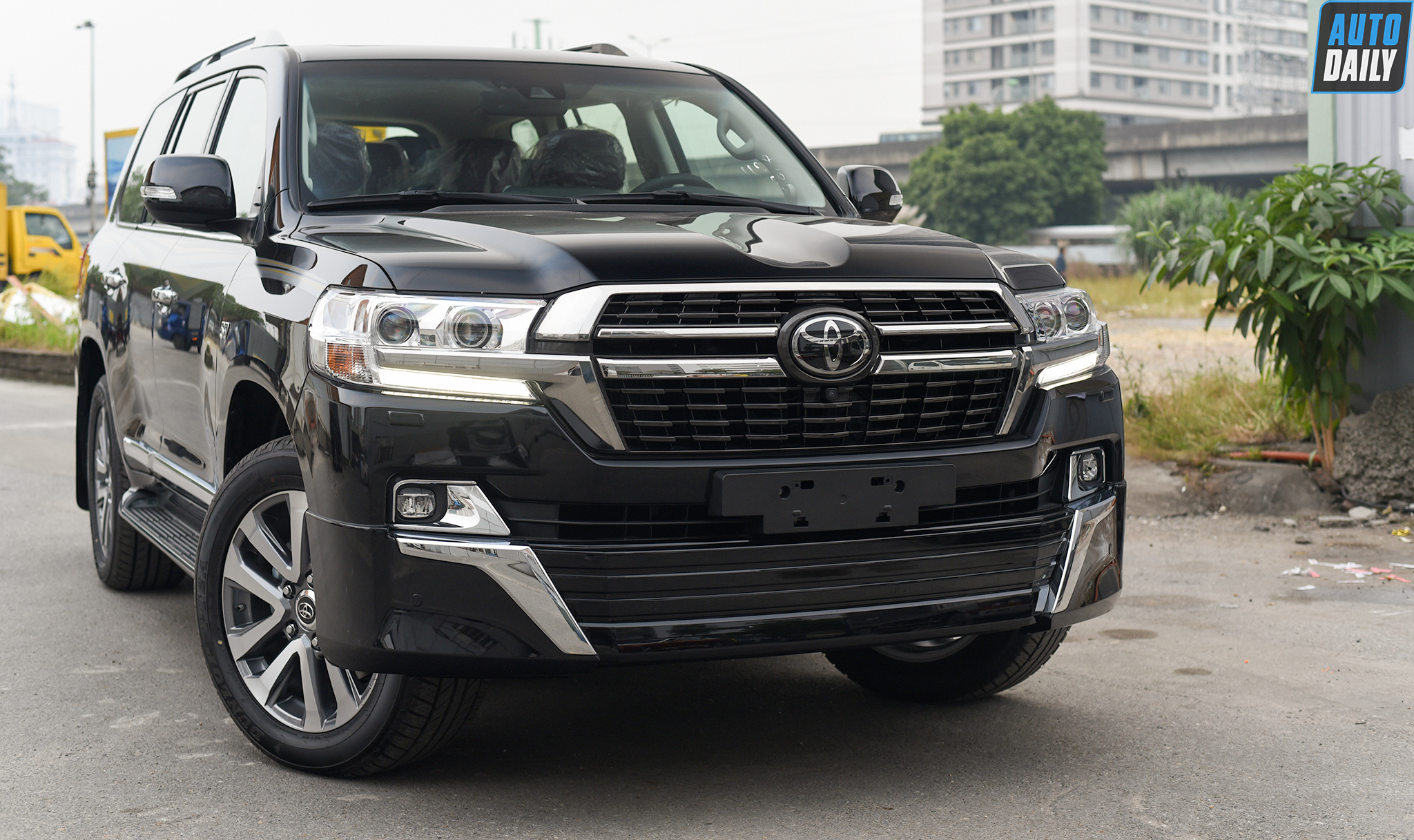 Ảnh chi tiết Toyota Land Cruiser VXS V8 5.7L 2021 tại Việt Nam 2.jpg