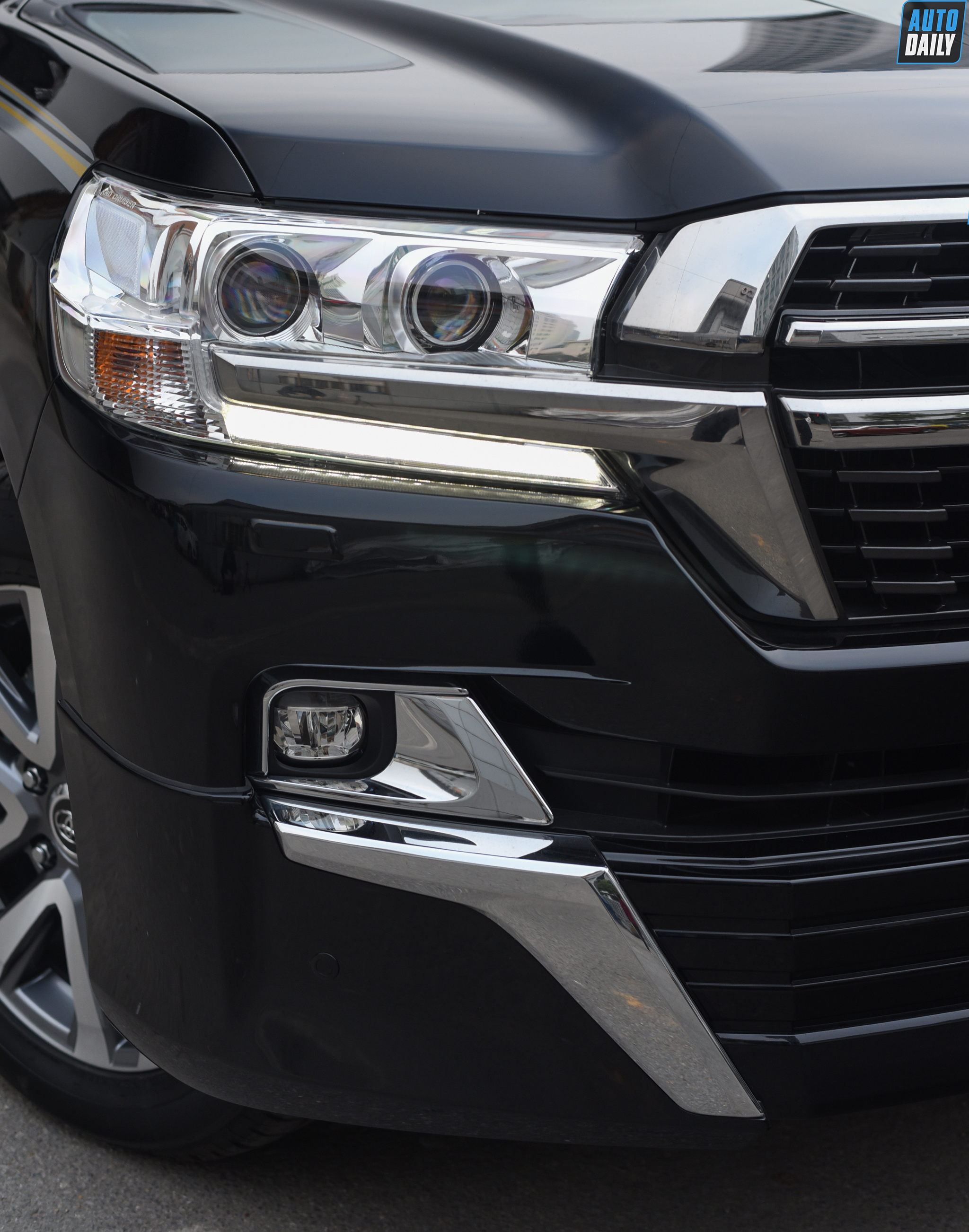 Ảnh chi tiết Toyota Land Cruiser VXS V8 5.7L 2021 tại Việt Nam 4.jpg