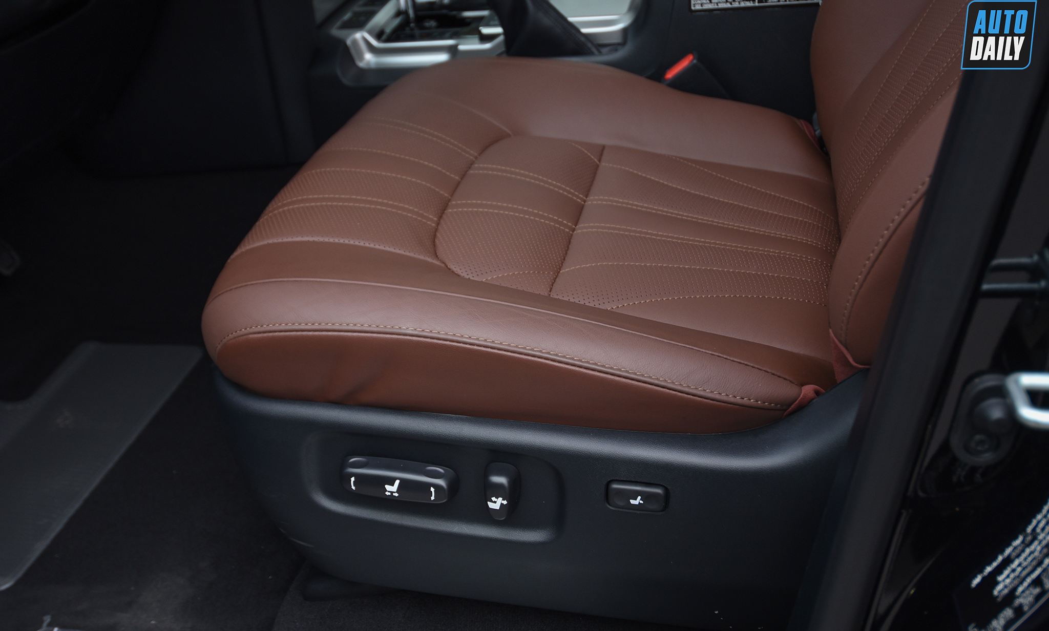 Ảnh chi tiết Toyota Land Cruiser VXS V8 5.7L 2021 tại Việt Nam dsc-2241-copy.jpg