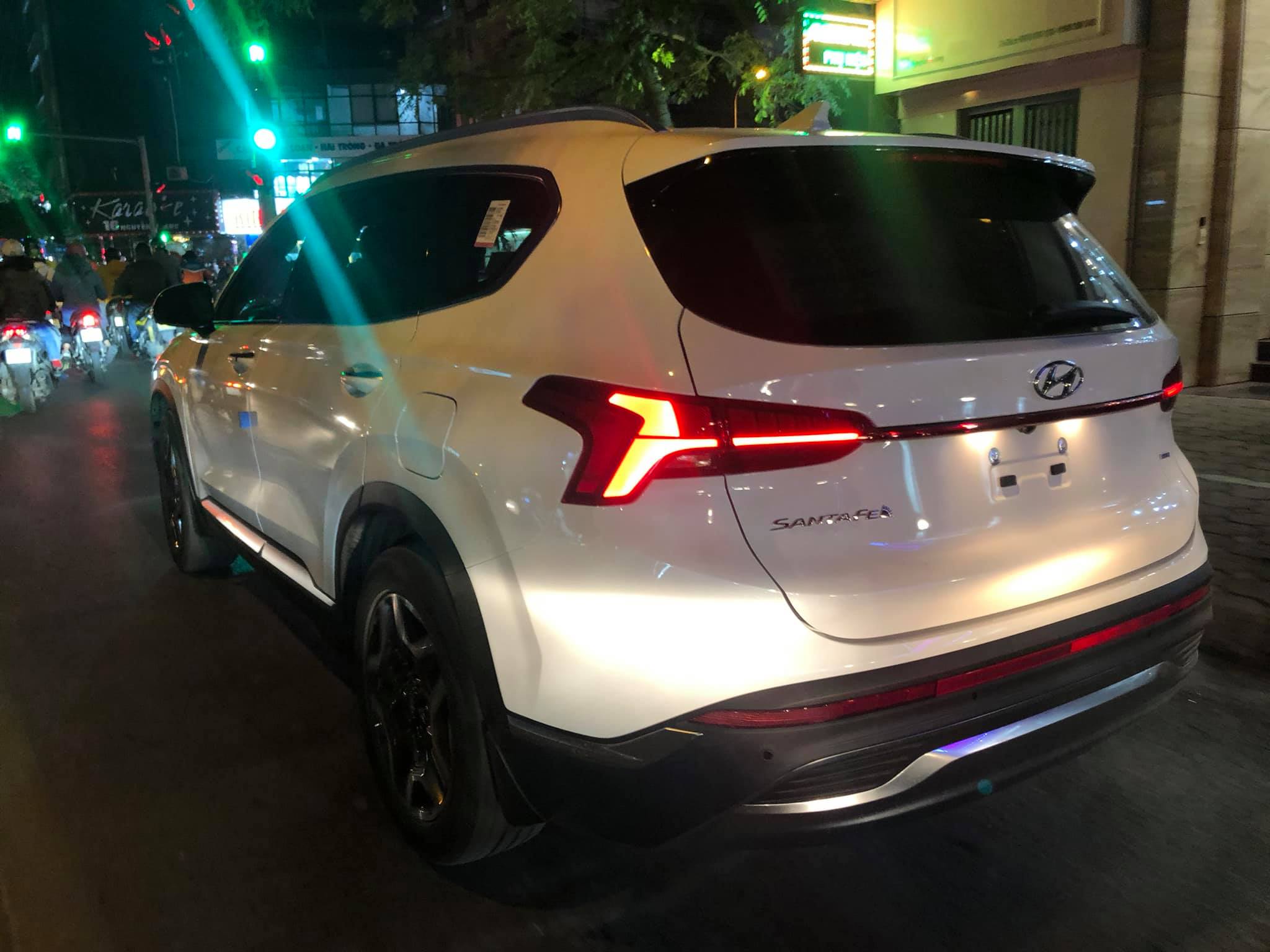 Hyundai Santa Fe 2021 có thể sắp ra mắt tại Việt Nam Thêm Hyundai Santa Fe 2021 về Việt Nam, bản nhập khẩu hyundai-santafe-2021-02.jpg