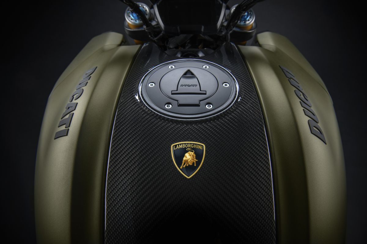 Ducati-Diavel-1260-Lamborghini-2020%20%281%29.jpg