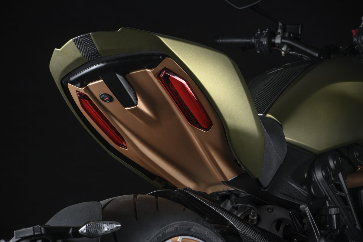 Ducati-Diavel-1260-Lamborghini-2020%20(12).jpg