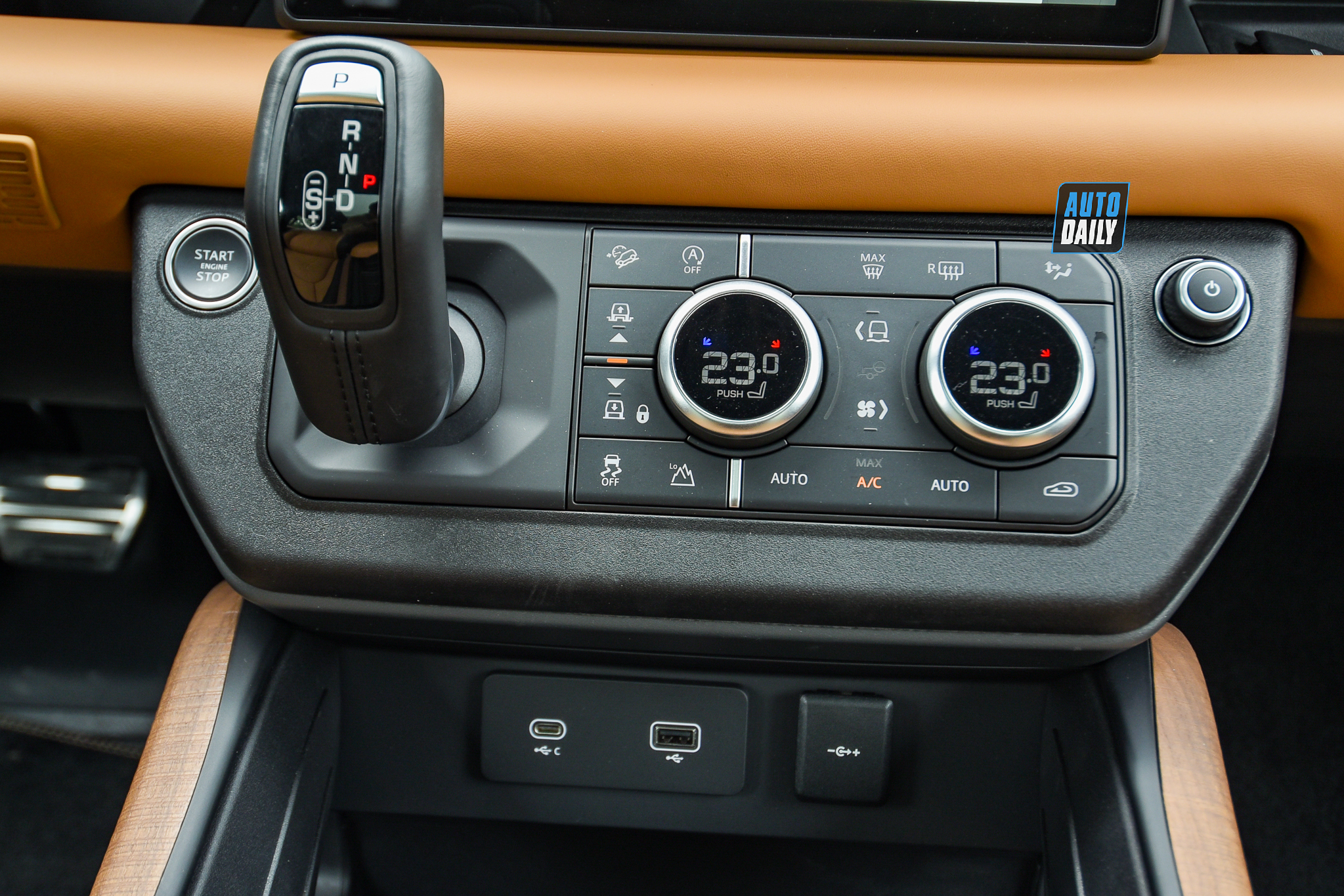 Ảnh chi tiết Land Rover Defender 110 X giá từ 6,31 tỷ tại Việt Nam 14.jpg