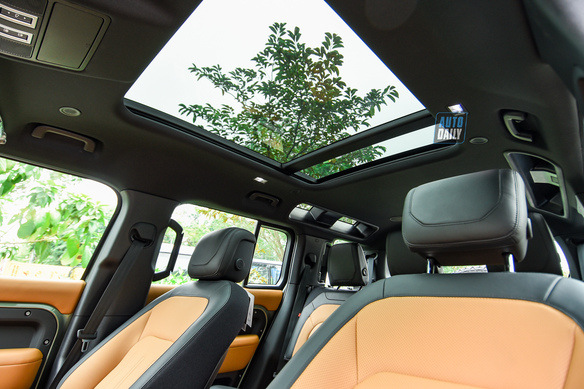 Ảnh chi tiết Land Rover Defender 110 X giá từ 6,31 tỷ tại Việt Nam 18.jpg