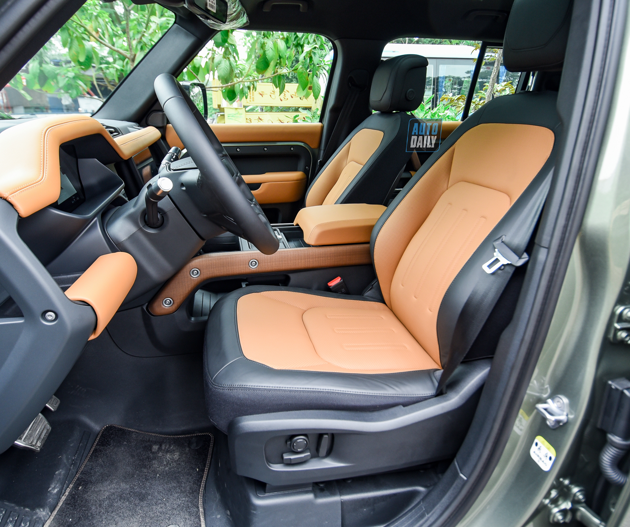 Ảnh chi tiết Land Rover Defender 110 X giá từ 6,31 tỷ tại Việt Nam 20.jpg