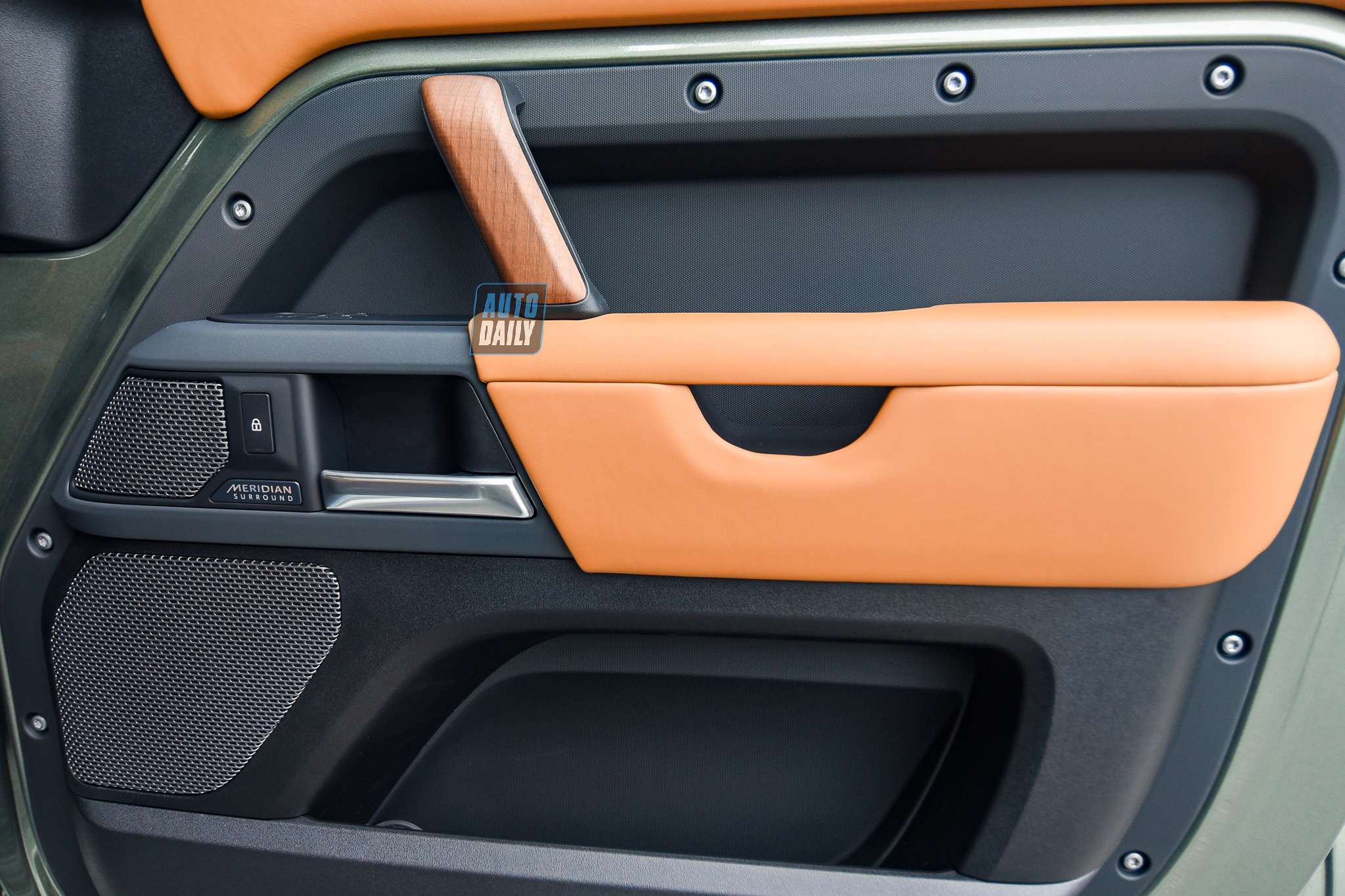 Ảnh chi tiết Land Rover Defender 110 X giá từ 6,31 tỷ tại Việt Nam 23.jpg