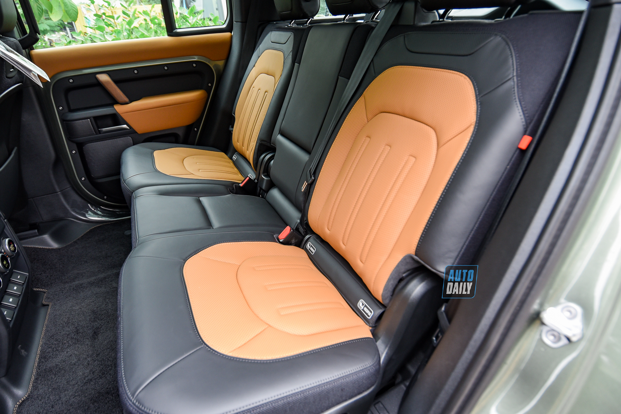 Ảnh chi tiết Land Rover Defender 110 X giá từ 6,31 tỷ tại Việt Nam 3.jpg