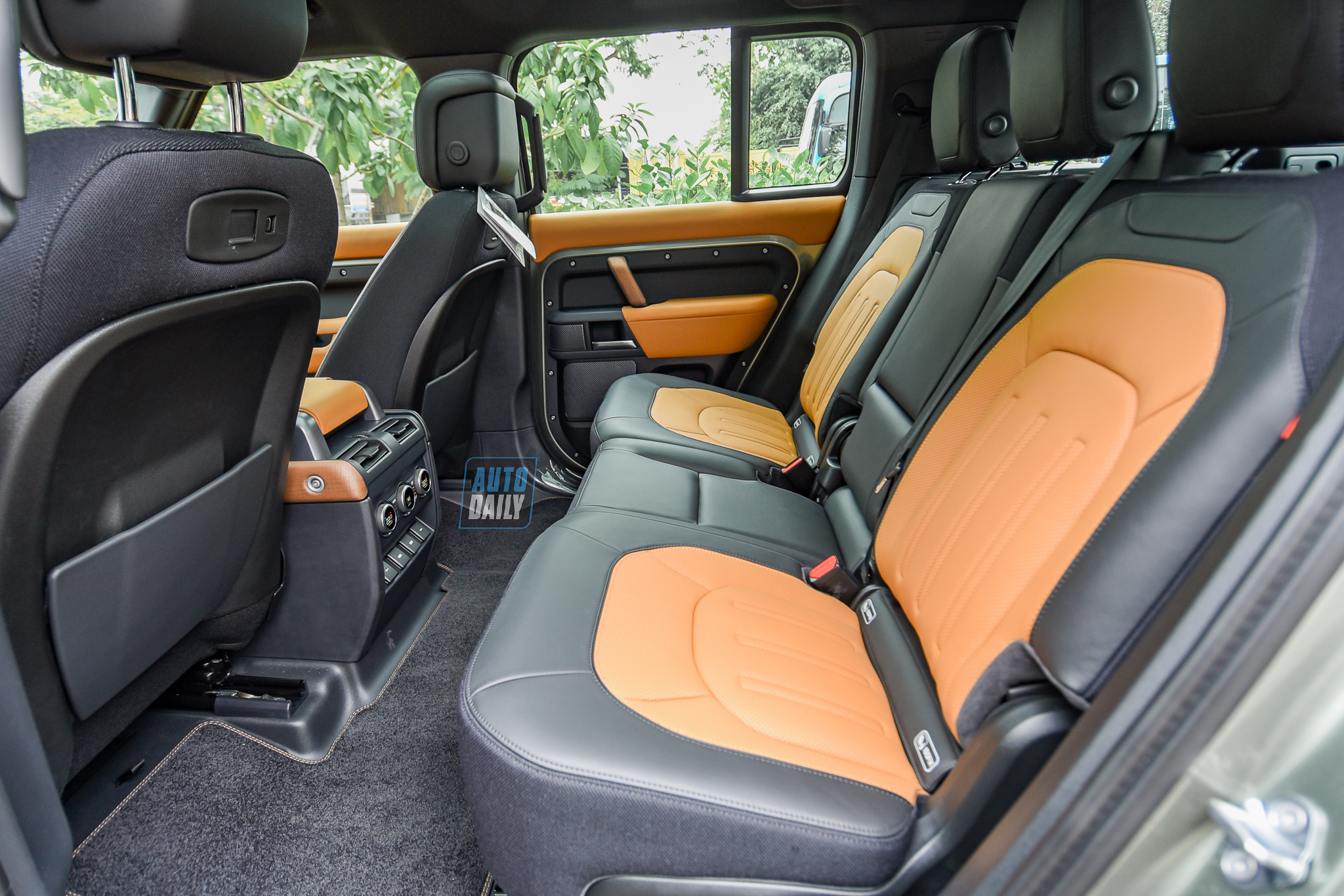 Ảnh chi tiết Land Rover Defender 110 X giá từ 6,31 tỷ tại Việt Nam 4.jpg