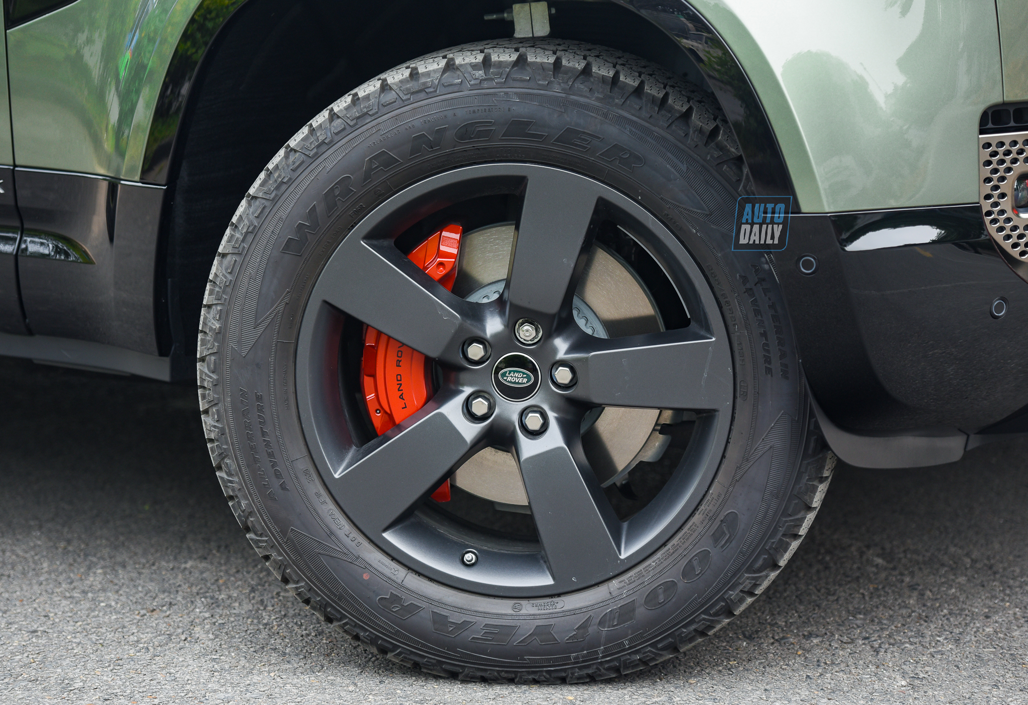 Ảnh chi tiết Land Rover Defender 110 X giá từ 6,31 tỷ tại Việt Nam 42.jpg