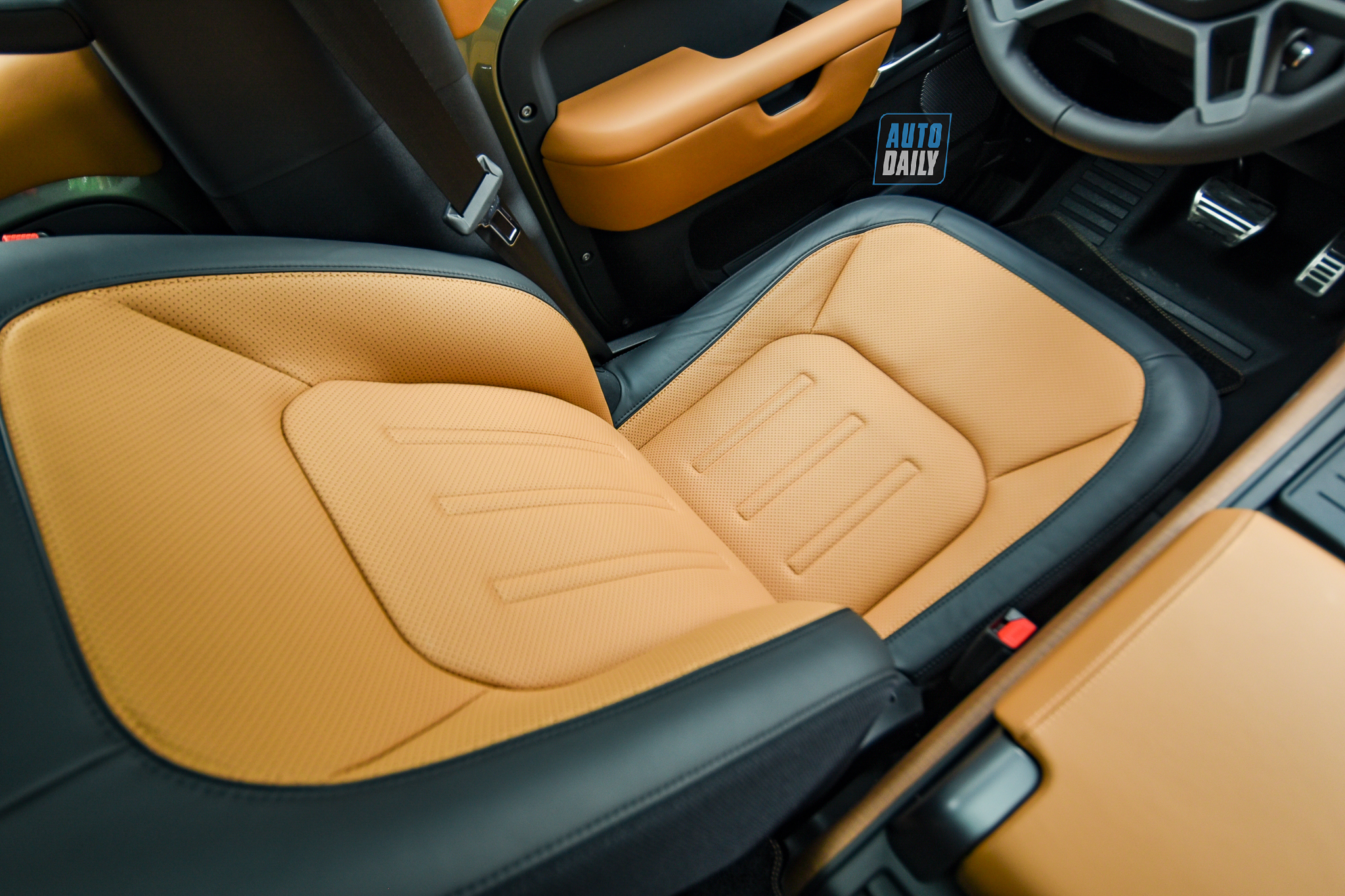 Ảnh chi tiết Land Rover Defender 110 X giá từ 6,31 tỷ tại Việt Nam 7.jpg