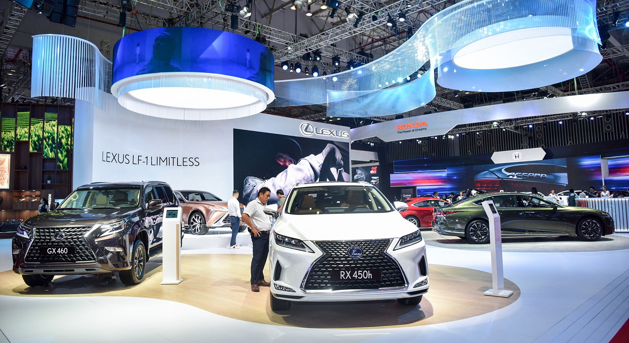 5 sự kiện đáng chú ý của thị trường ô tô Việt Nam 2020 lexus-booth-vms-2019.jpg