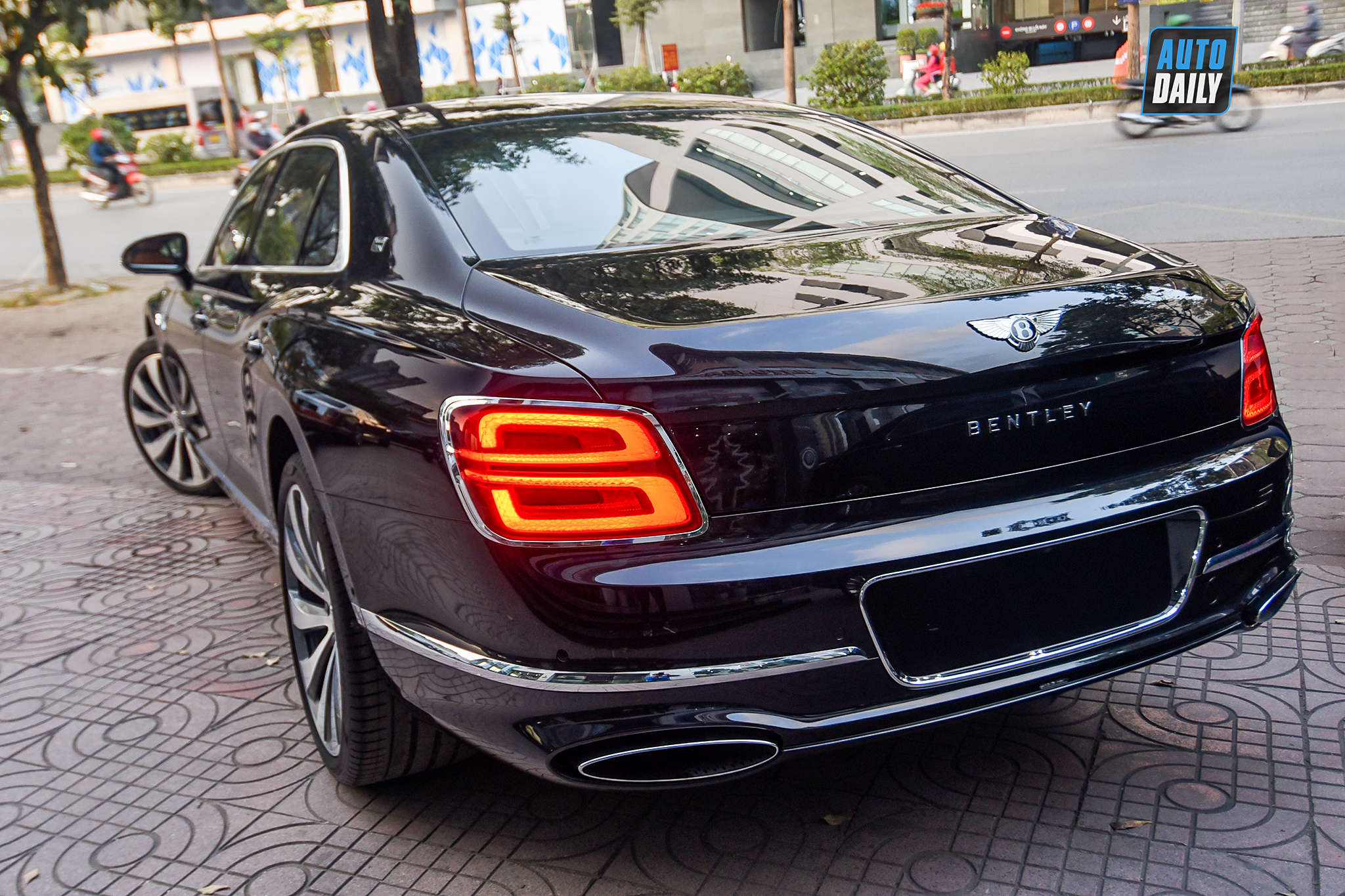 Chi tiết Bentley Flying Spur W12 First Edition hơn 23 tỷ tại Việt Nam dsc-4548-copy.jpg