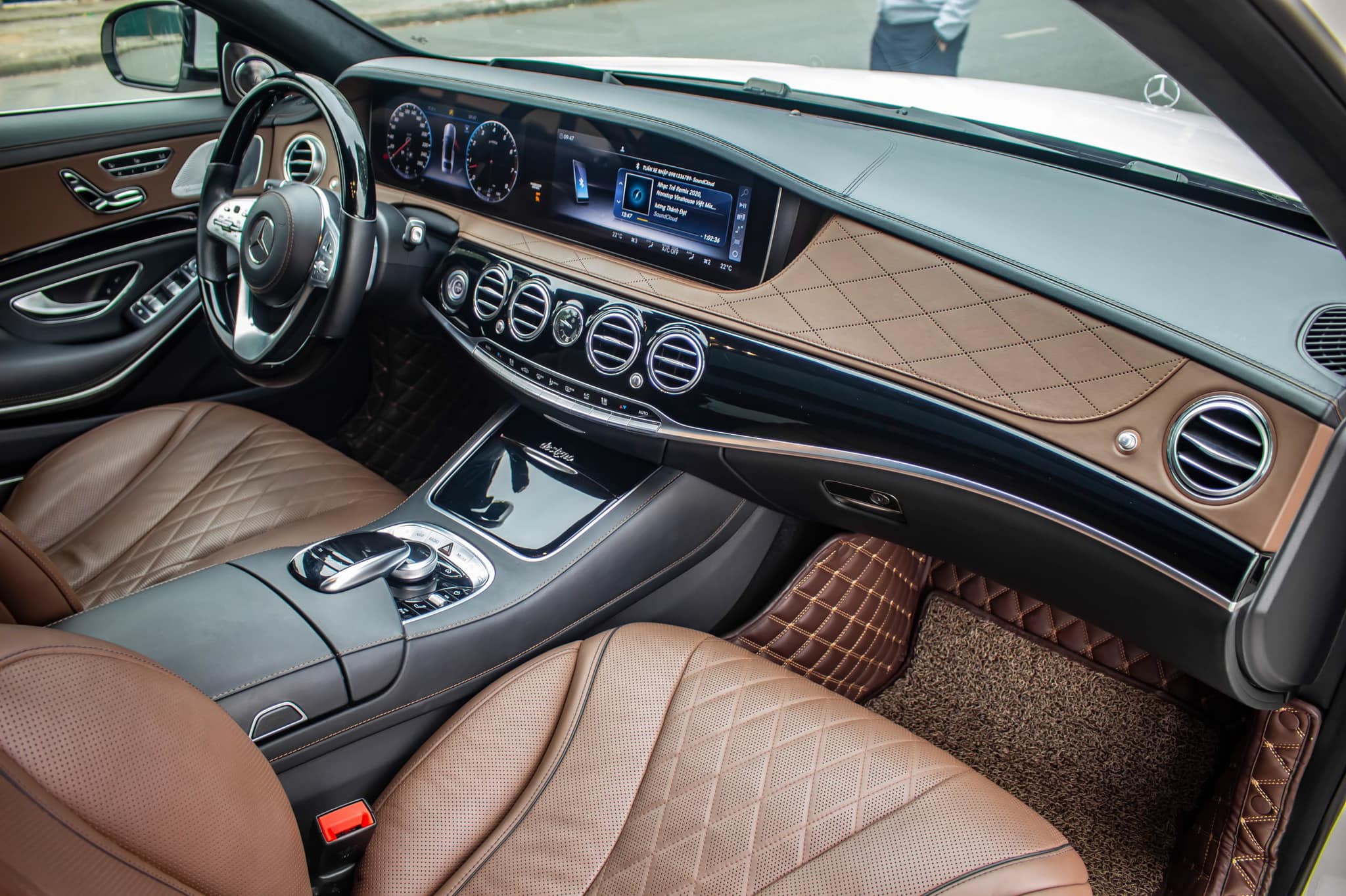 Ca sĩ Tuấn Hưng, MC Trấn Thành đồng loạt bán Mercedes-Benz S450 L 134240732-10222217907051888-5967850142116879498-o.jpg