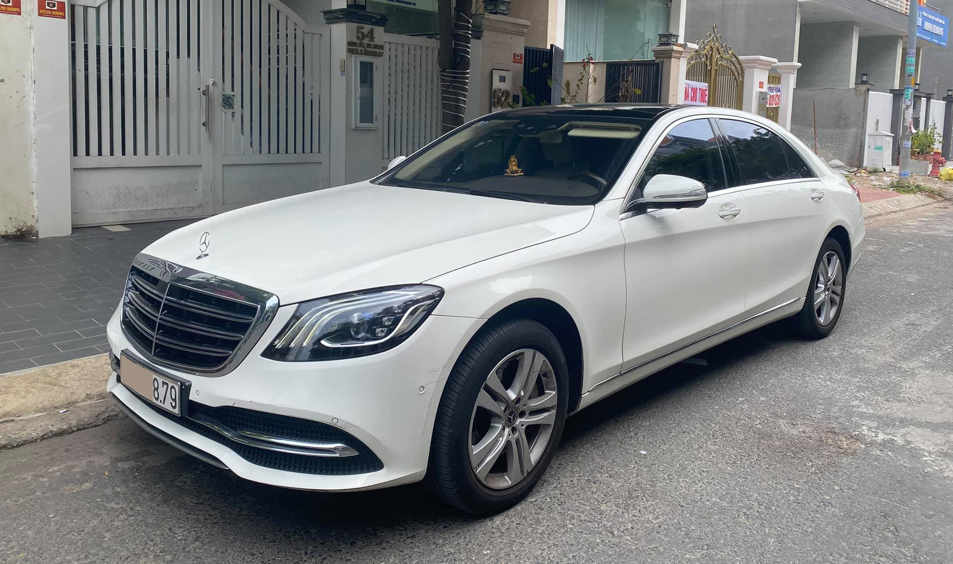 Ca sĩ Tuấn Hưng, MC Trấn Thành đồng loạt bán Mercedes-Benz S450 L 135272591-10218971685906316-146893834847979809-o.jpg