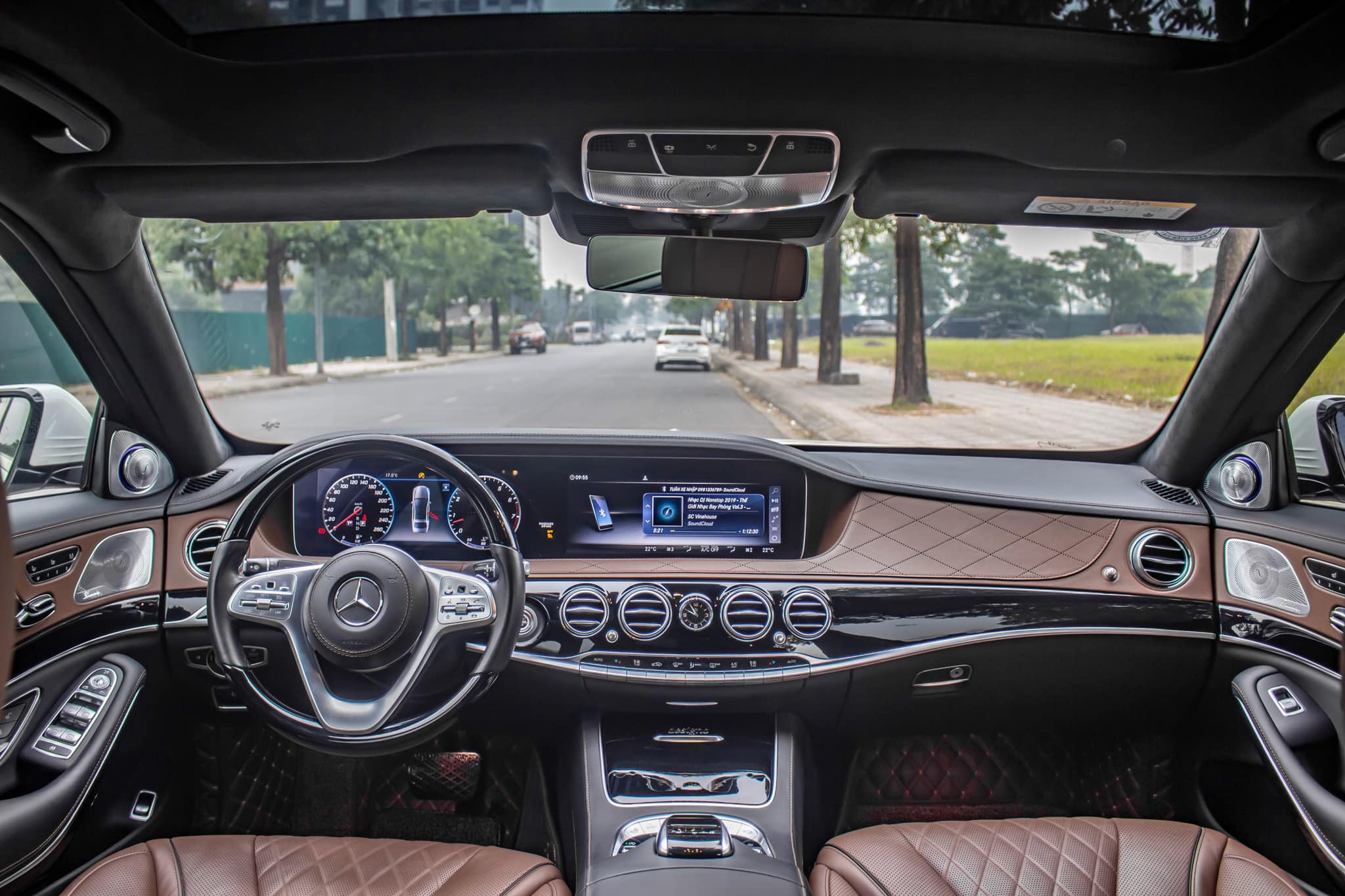 Ca sĩ Tuấn Hưng, MC Trấn Thành đồng loạt bán Mercedes-Benz S450 L 135385916-10222217904611827-3725931896661964870-o.jpg