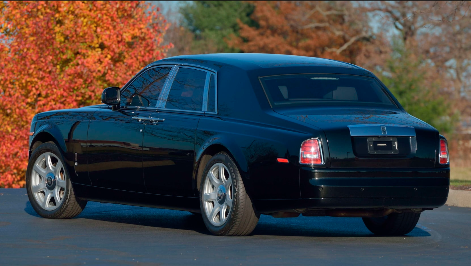 Rolls-Royce Phantom từng của Donald Trump sắp được bán đấu giá anh-chup-man-hinh-2021-01-07-luc-152533.png
