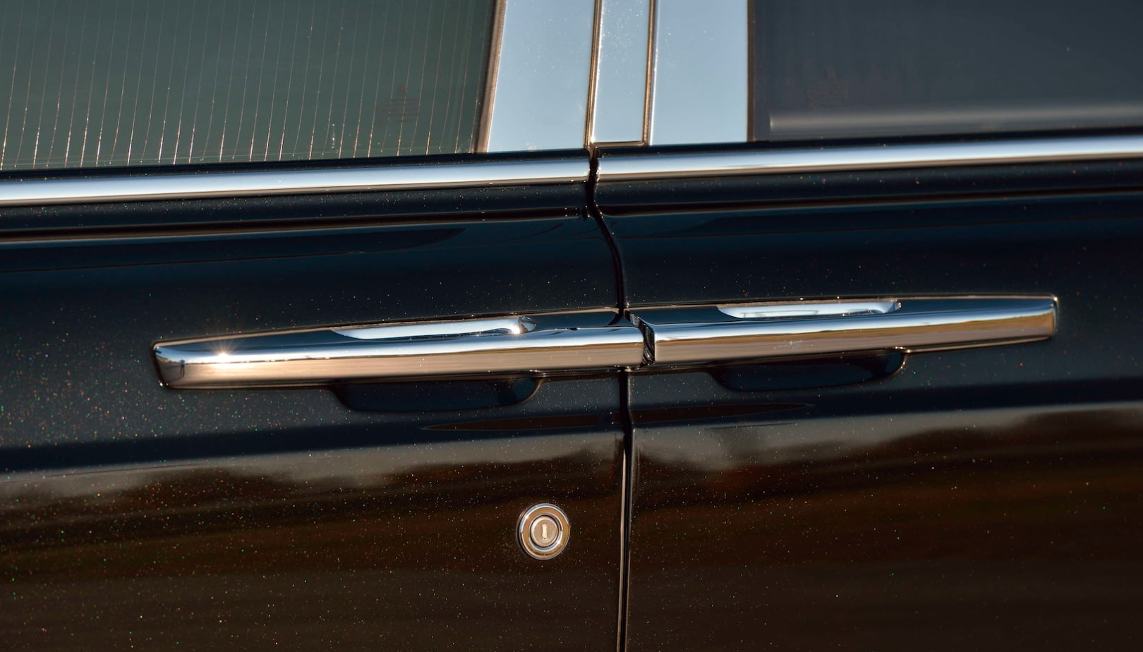 Rolls-Royce Phantom từng của Donald Trump sắp được bán đấu giá anh-chup-man-hinh-2021-01-07-luc-152548.png