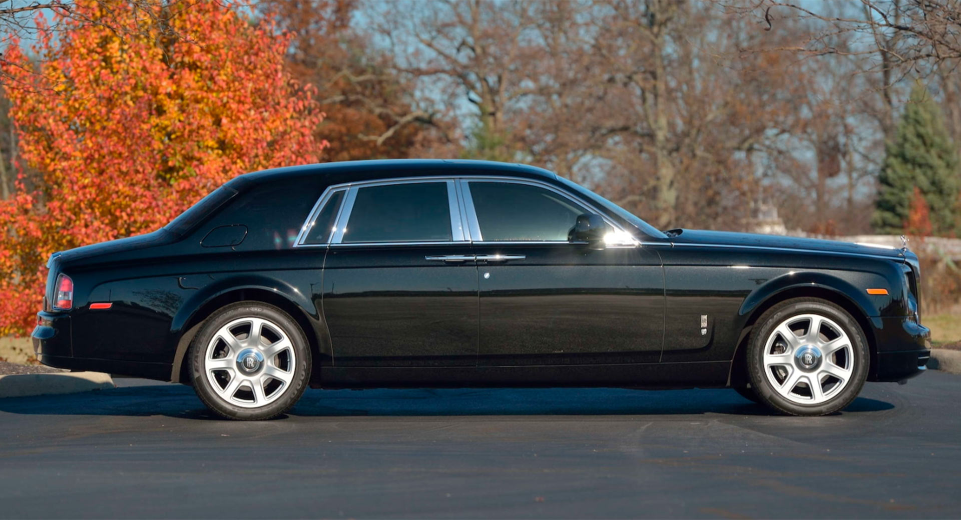 Rolls-Royce Phantom từng của Donald Trump sắp được bán đấu giá rolls-royce-phantom-2.jpg