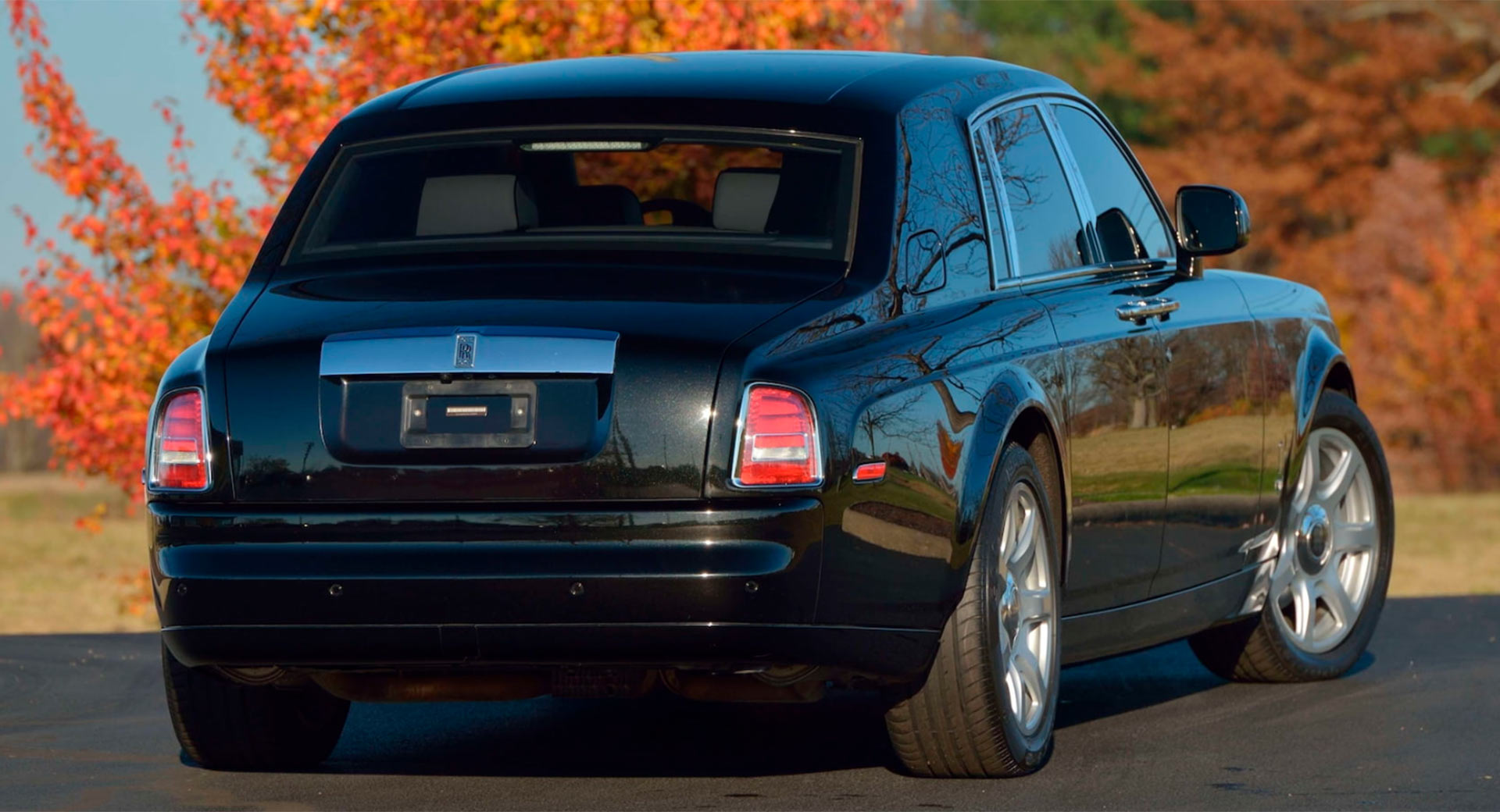 Rolls-Royce Phantom từng của Donald Trump sắp được bán đấu giá rolls-royce-phantom-3.jpg