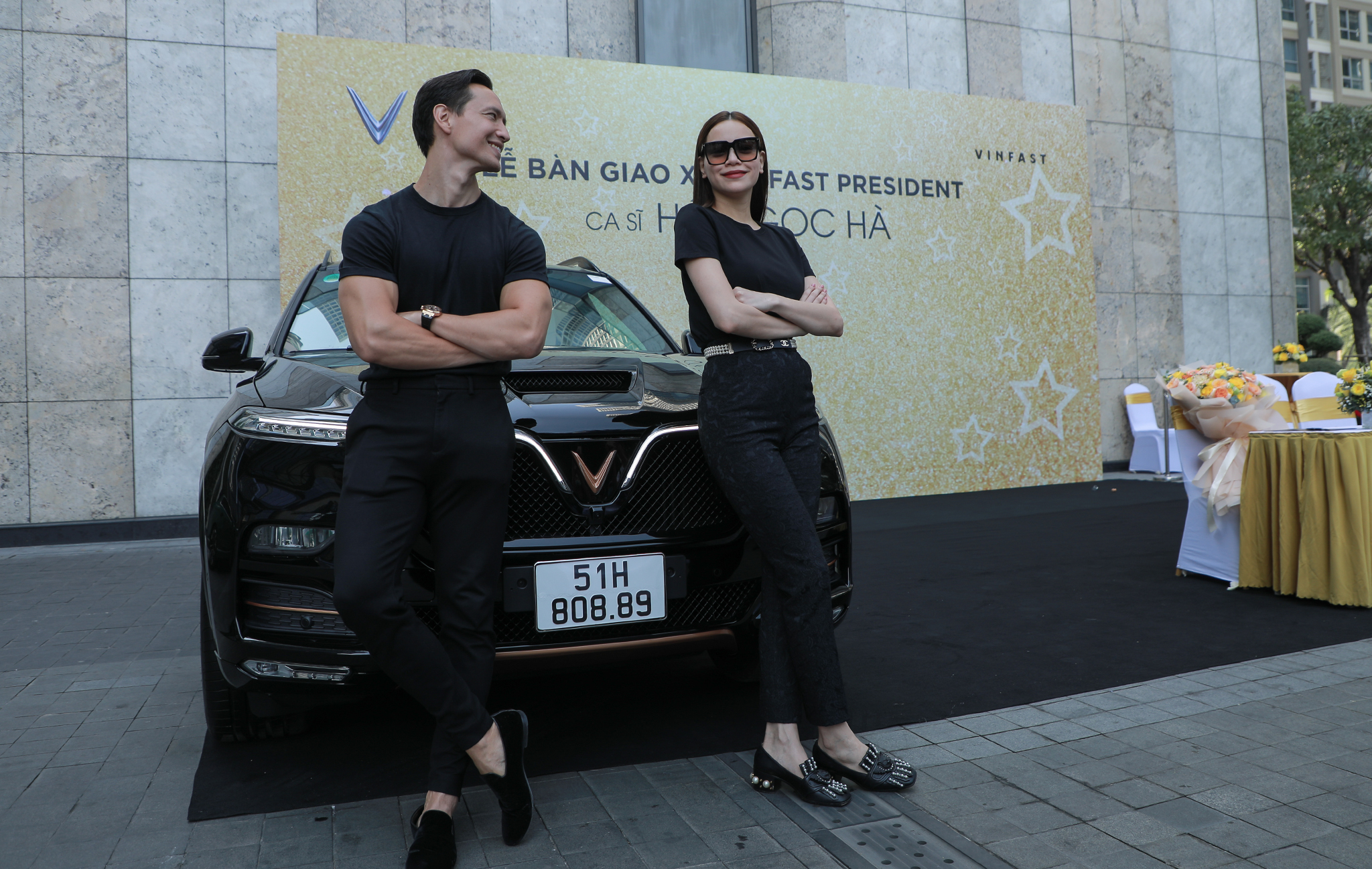 Chùm ảnh Hồ Ngọc Hà - Kim Lý nhận xe VinFast President giá 4,6 tỷ v14.jpg