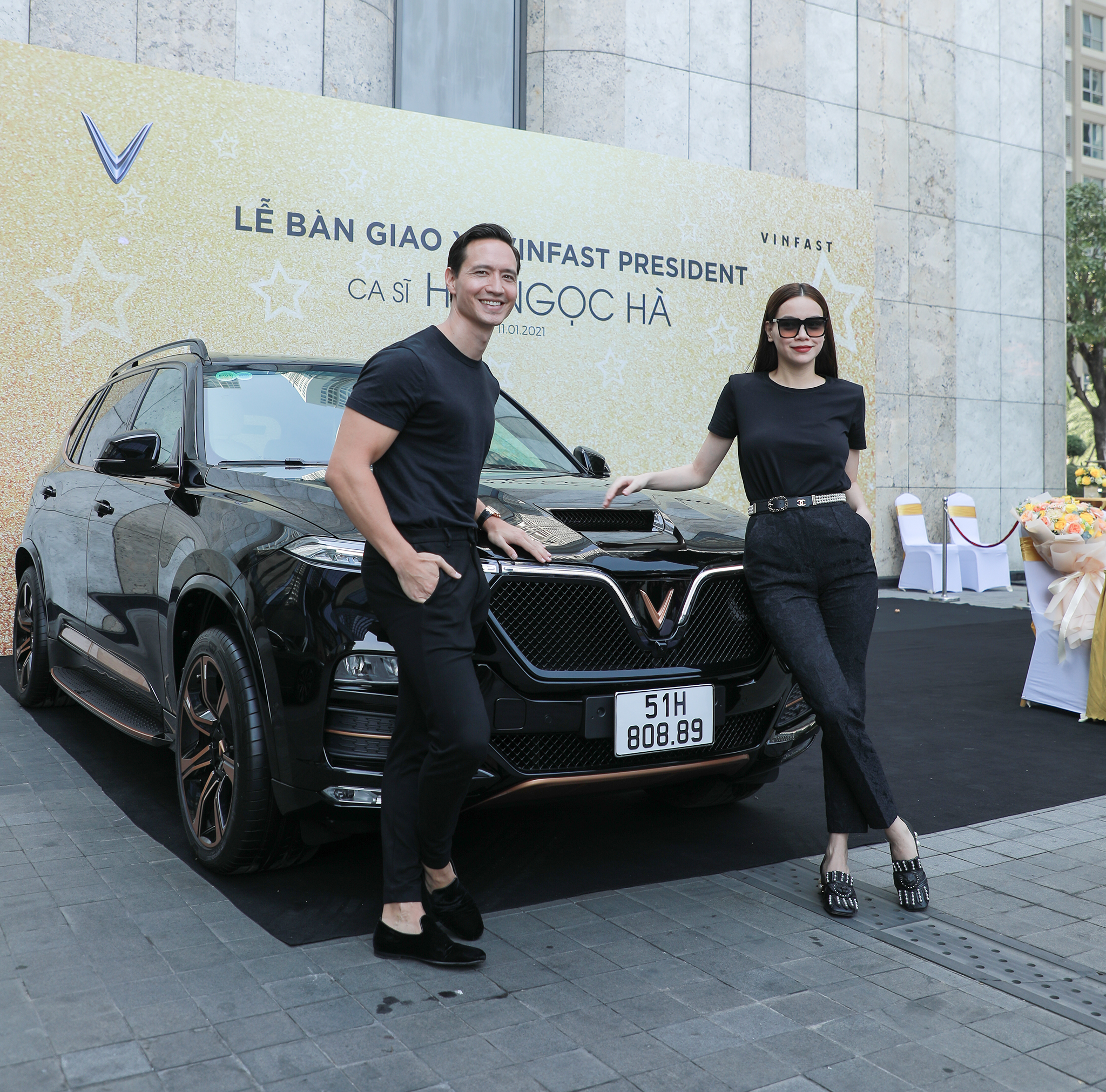 Chùm ảnh Hồ Ngọc Hà - Kim Lý nhận xe VinFast President giá 4,6 tỷ v15.jpg