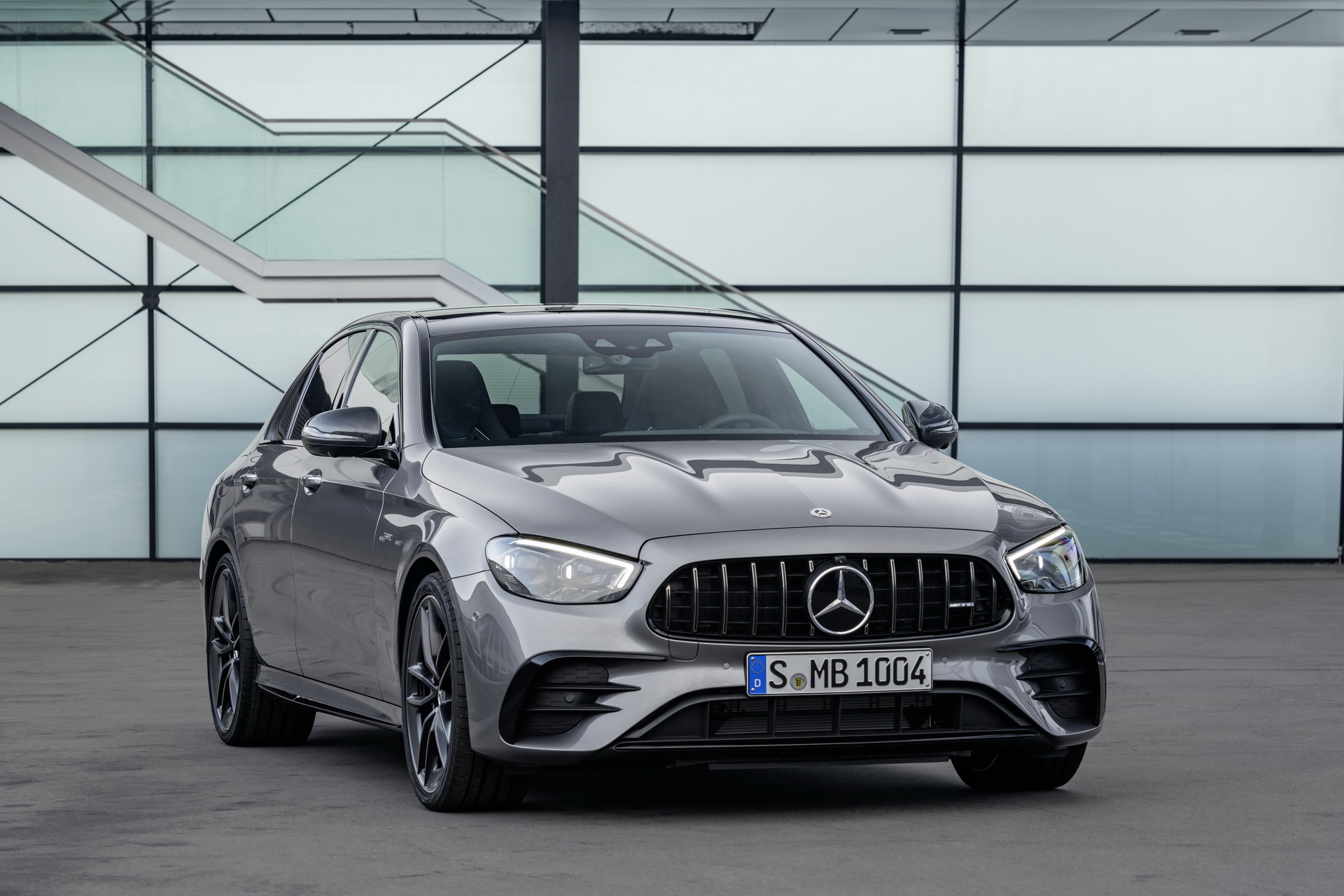 Vua doanh số' xe sang 2020 tiếp tục gọi tên Mercedes-Benz