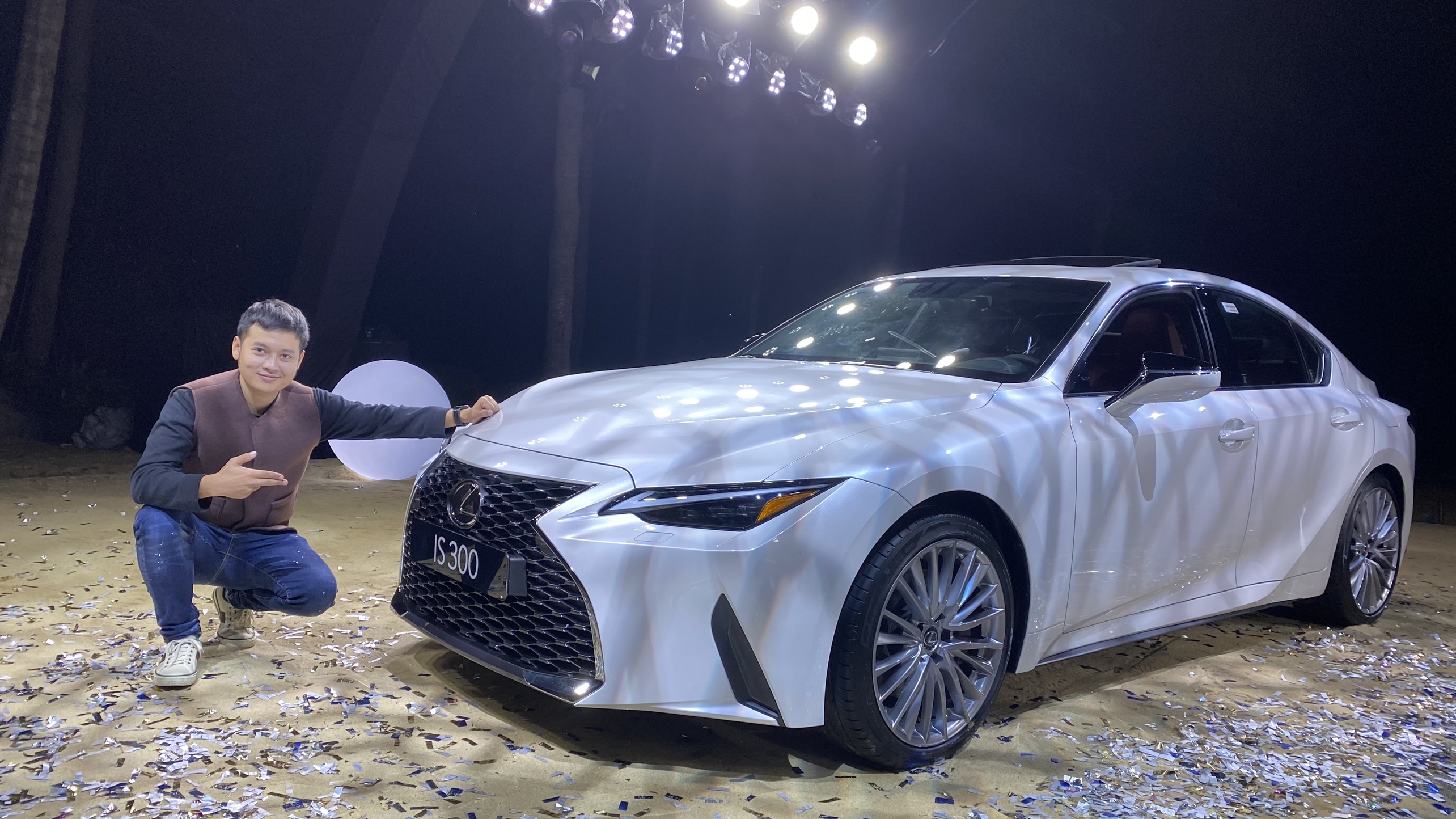 Trải nghiệm nhanh "hàng nóng" Lexus IS 300 2021 vừa ra mắt tại Việt Nam, giá từ hơn 2,1 tỷ đồng