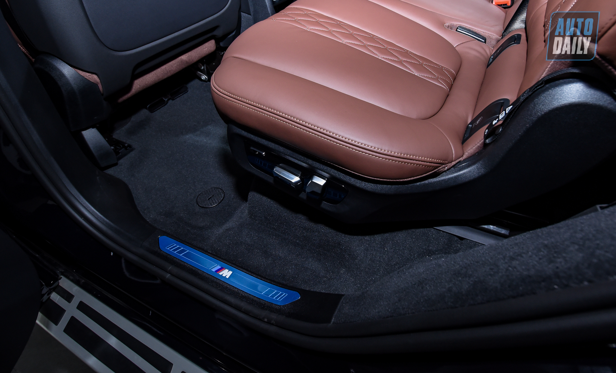 Diện kiến BMW X7 M-Sport 2021 chính hãng giá hơn 5,8 tỷ đồng dsc-6854.jpg