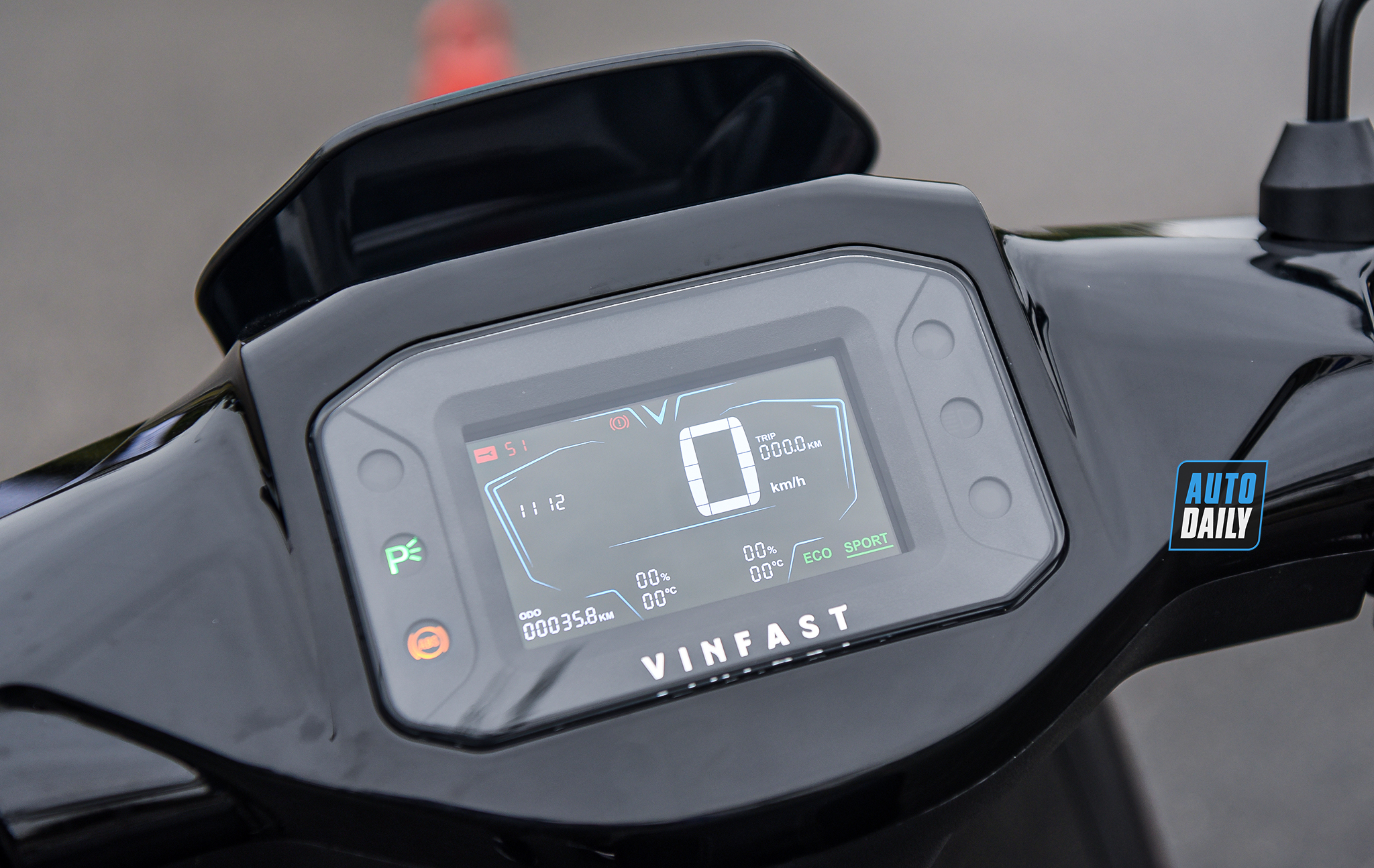 Chi tiết VinFast Theon - Xe máy điện cao cấp nhiều công nghệ tiên tiến dsc-8786-copy.jpg
