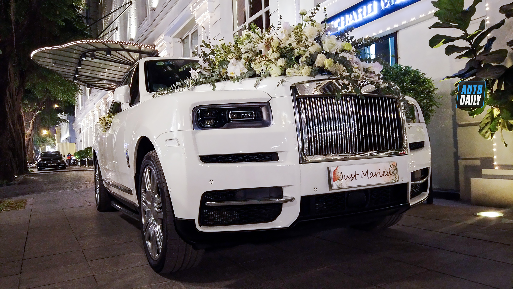 Chia sẻ hơn 70 về rolls royce cullinan white mới nhất  Du học Akina