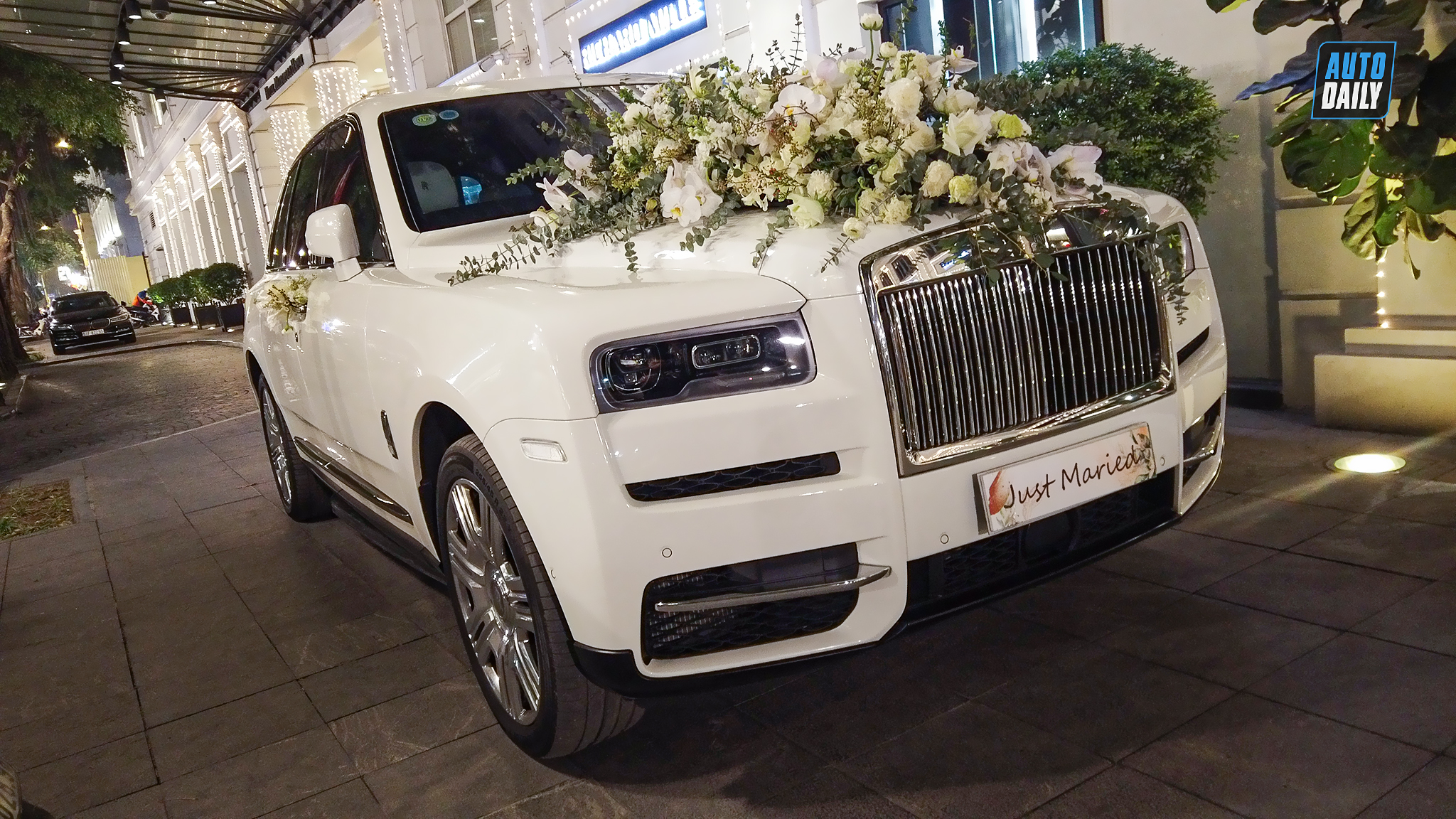 Rolls-Royce Cullinan và dàn xe hoa hoành tráng trong đám cưới tại Hà Nội dam-cuoi-16.jpg