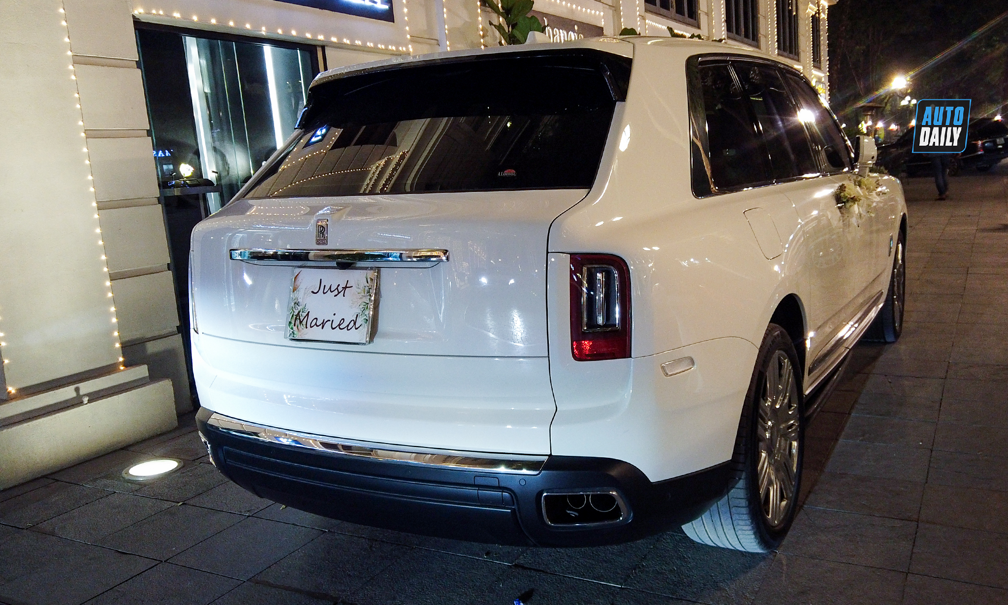 Rolls-Royce Cullinan và dàn xe hoa hoành tráng trong đám cưới tại Hà Nội dam-cuoi-19.jpg