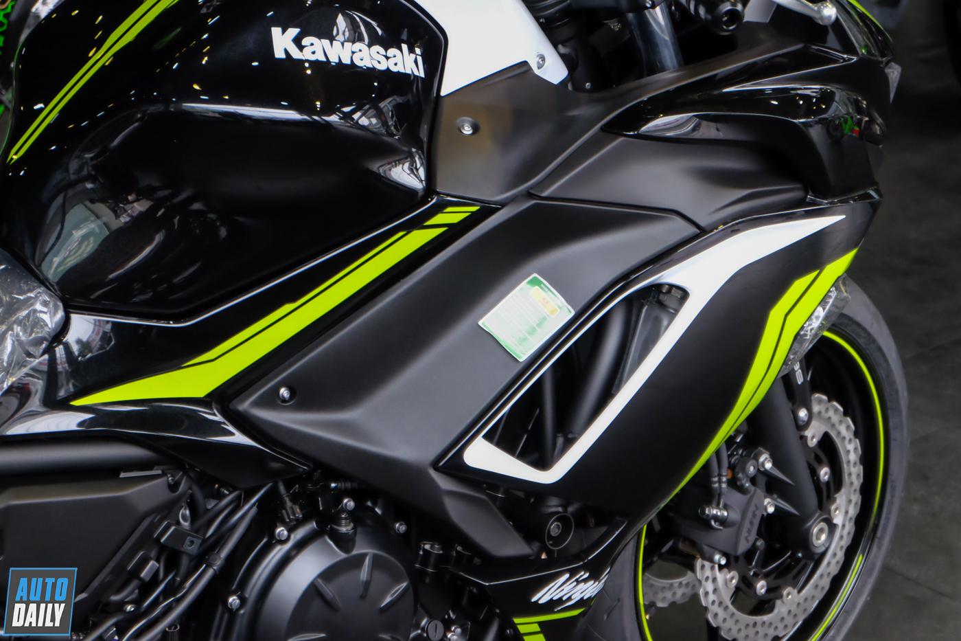Kawasaki-Ninja-650-ABS-KRT-2021%20(9).JPG