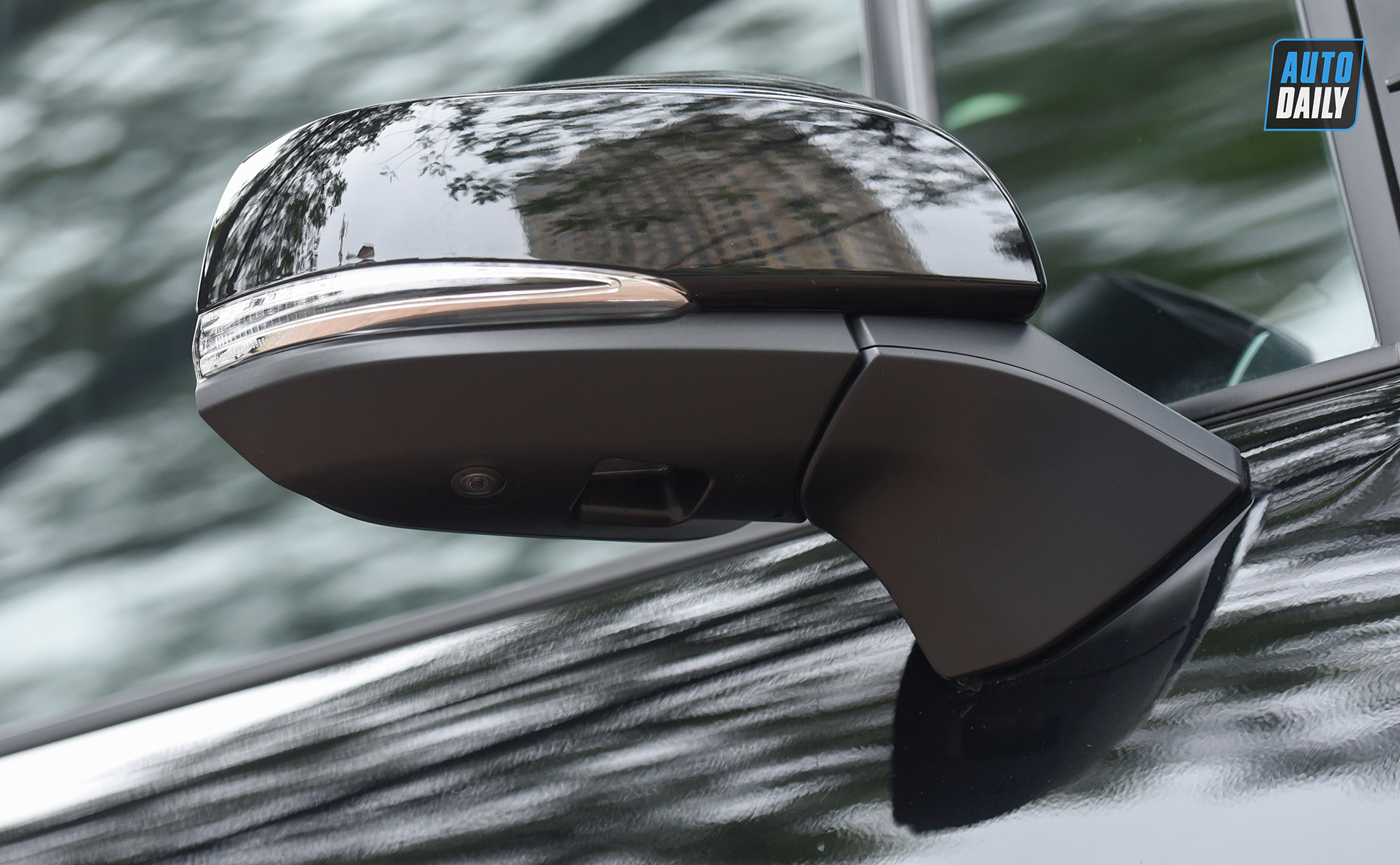 Ảnh chi tiết Toyota Sienna 2021 giá hơn 4 tỷ tại Việt Nam 14.jpg