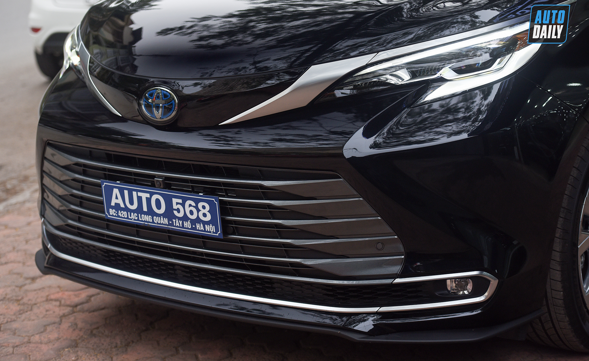 Ảnh chi tiết Toyota Sienna 2021 giá hơn 4 tỷ tại Việt Nam 3.jpg