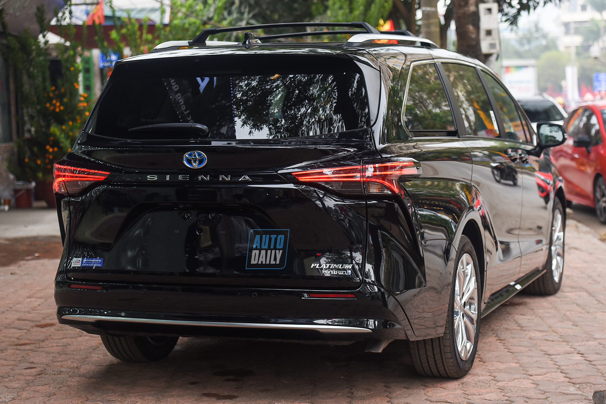 Ảnh chi tiết Toyota Sienna 2021 giá hơn 4 tỷ tại Việt Nam 7.jpg