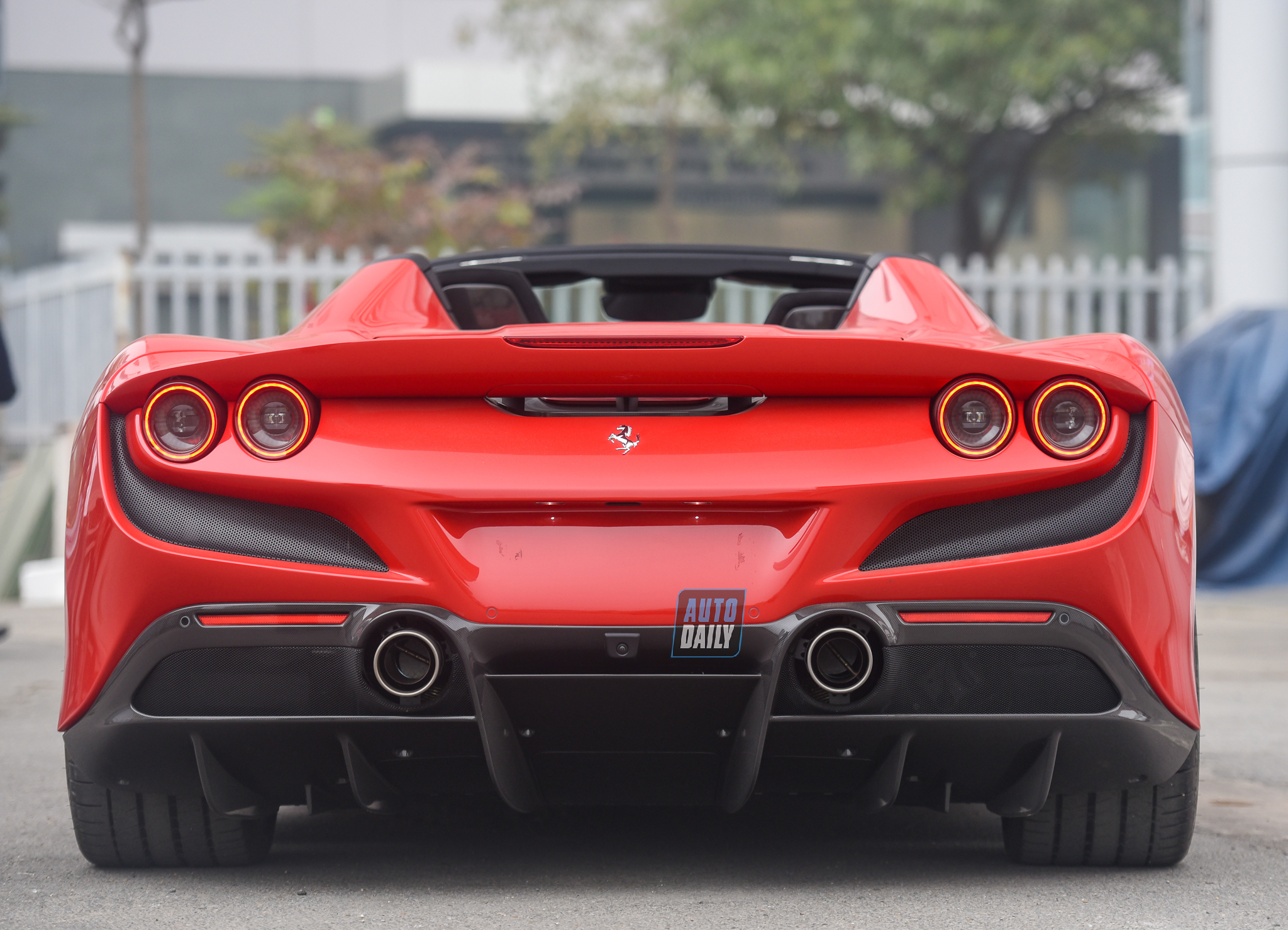 Chi tiết siêu xe Ferrari F8 Spider giá hơn 1 triệu USD tại Việt Nam 11.jpg