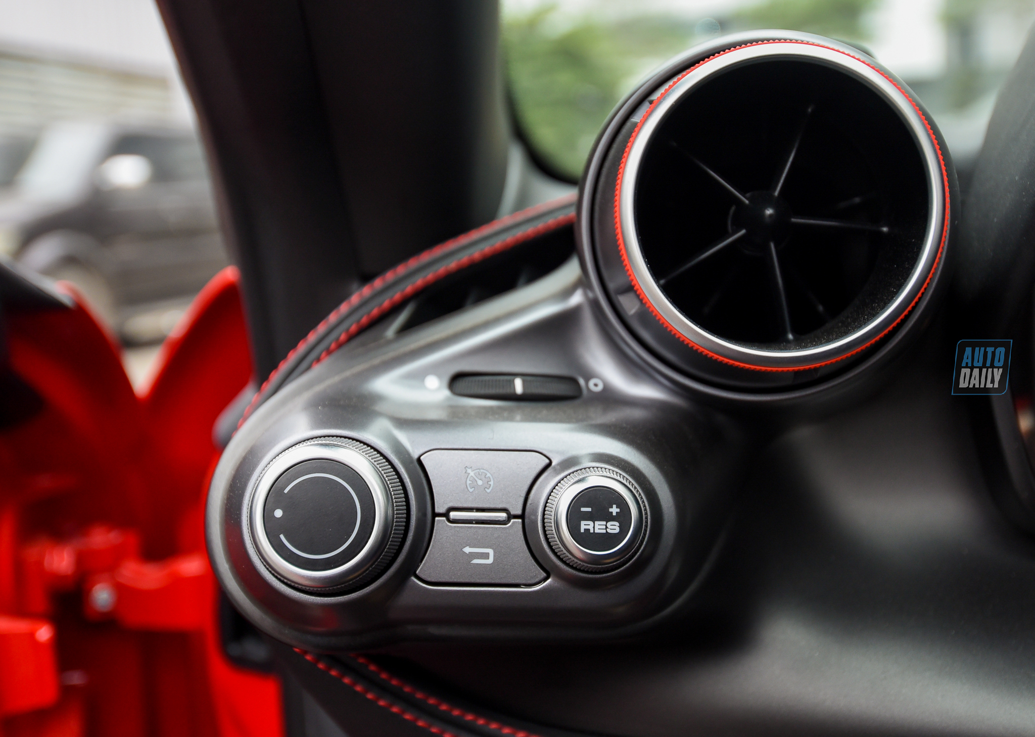 Ảnh chi tiết Ferrari F8 Spider giá hơn 1 triệu USD tại Việt Nam 19.jpg