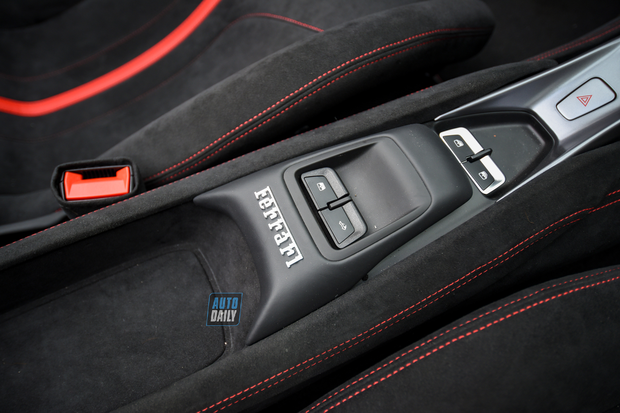 Ảnh chi tiết Ferrari F8 Spider giá hơn 1 triệu USD tại Việt Nam 30.jpg